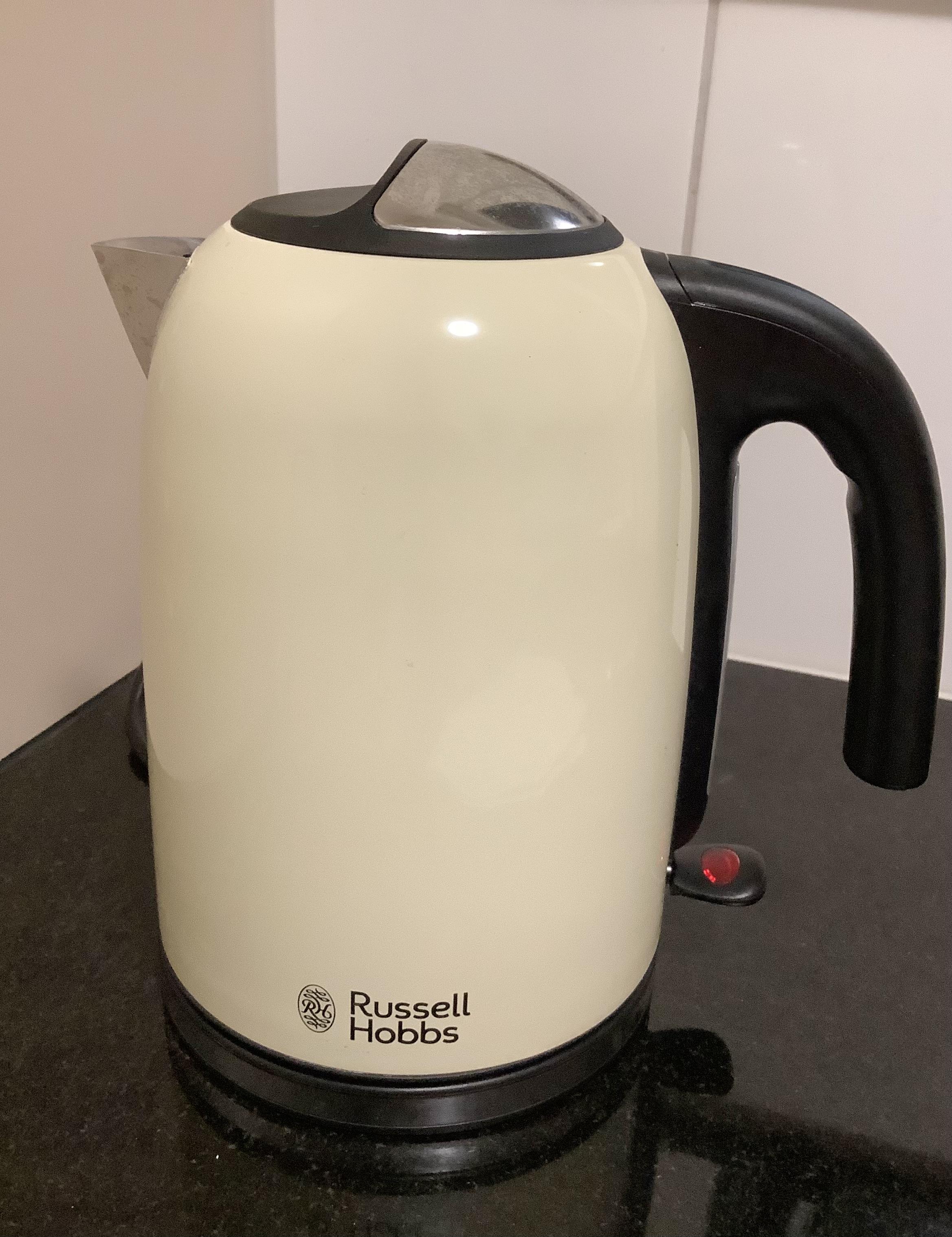 Електрочайник Russell Hobbs 20412-70 Colours Plus red у реальних умовах використання від користувача Марія.