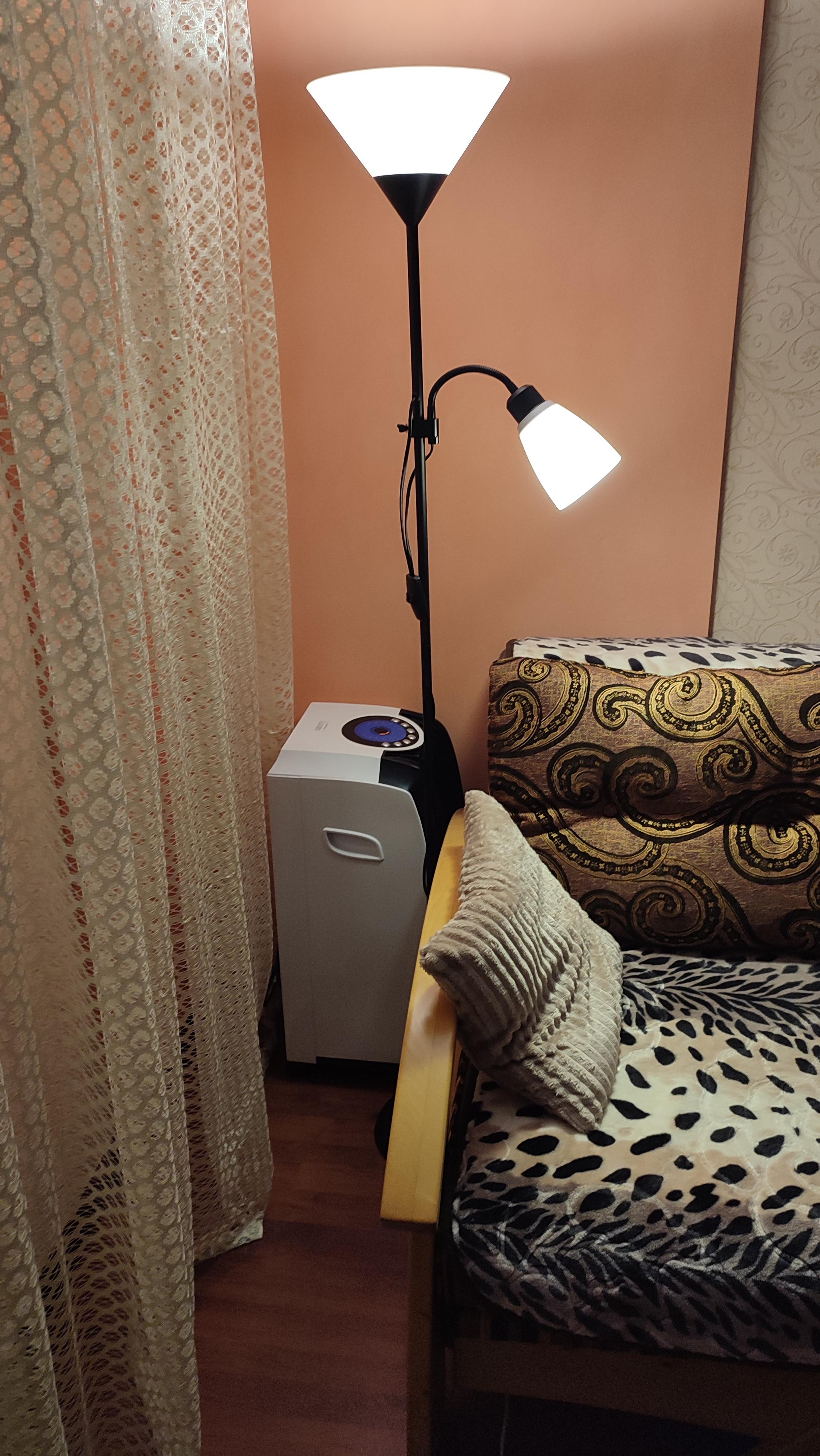 Торшер Sensio Monte-Carlo 60 Вт E27 черный с белым ALPL-TN028BL в реальных условиях использования от покупателя Віктор.