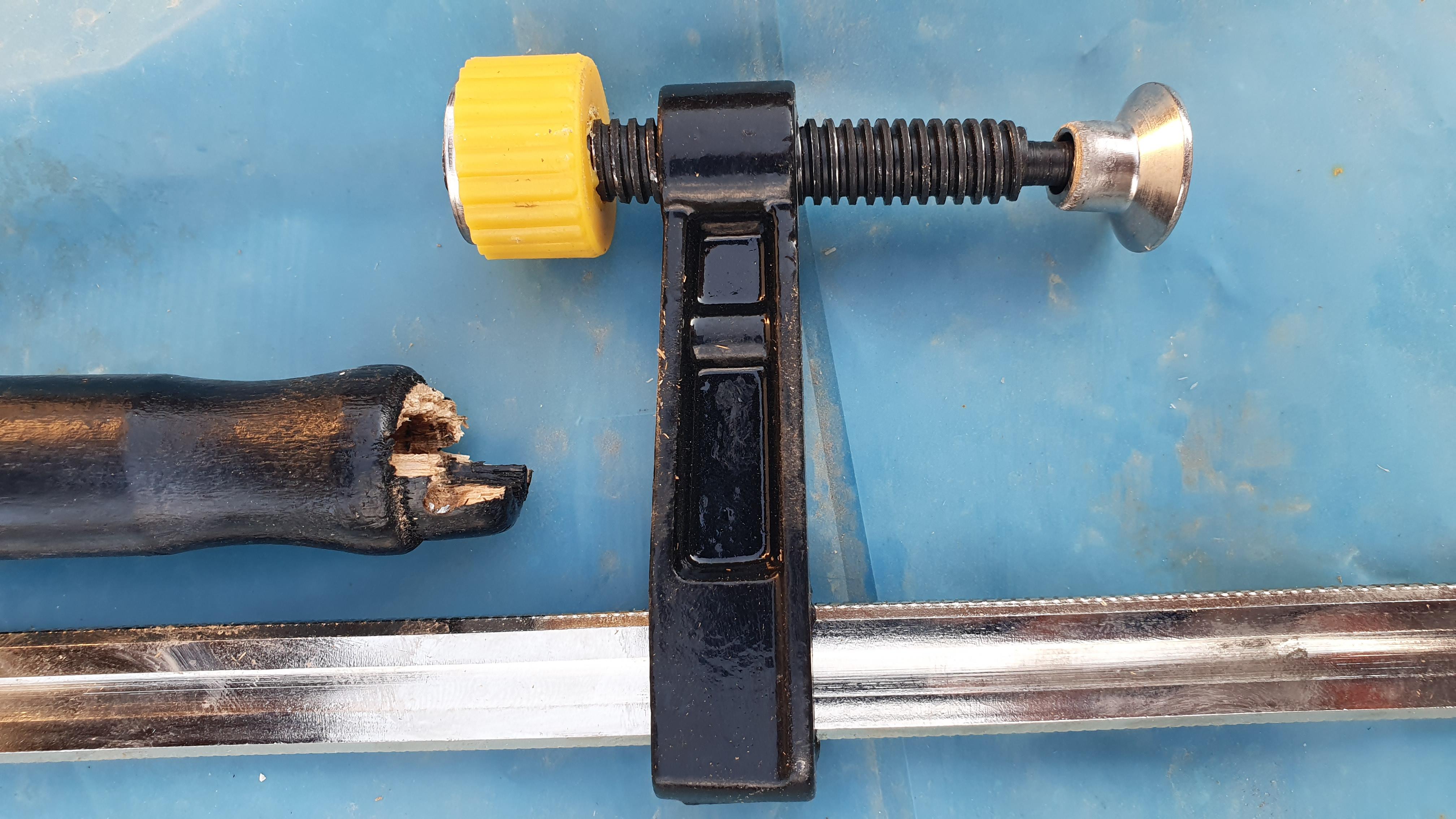 Фото: Струбцина F-образная Vorel 300х50 мм 37104, отправлено покупателем Євген Струбцина F-образная Vorel 300х50 мм 37104 в реальных условиях использования от покупателя Євген.