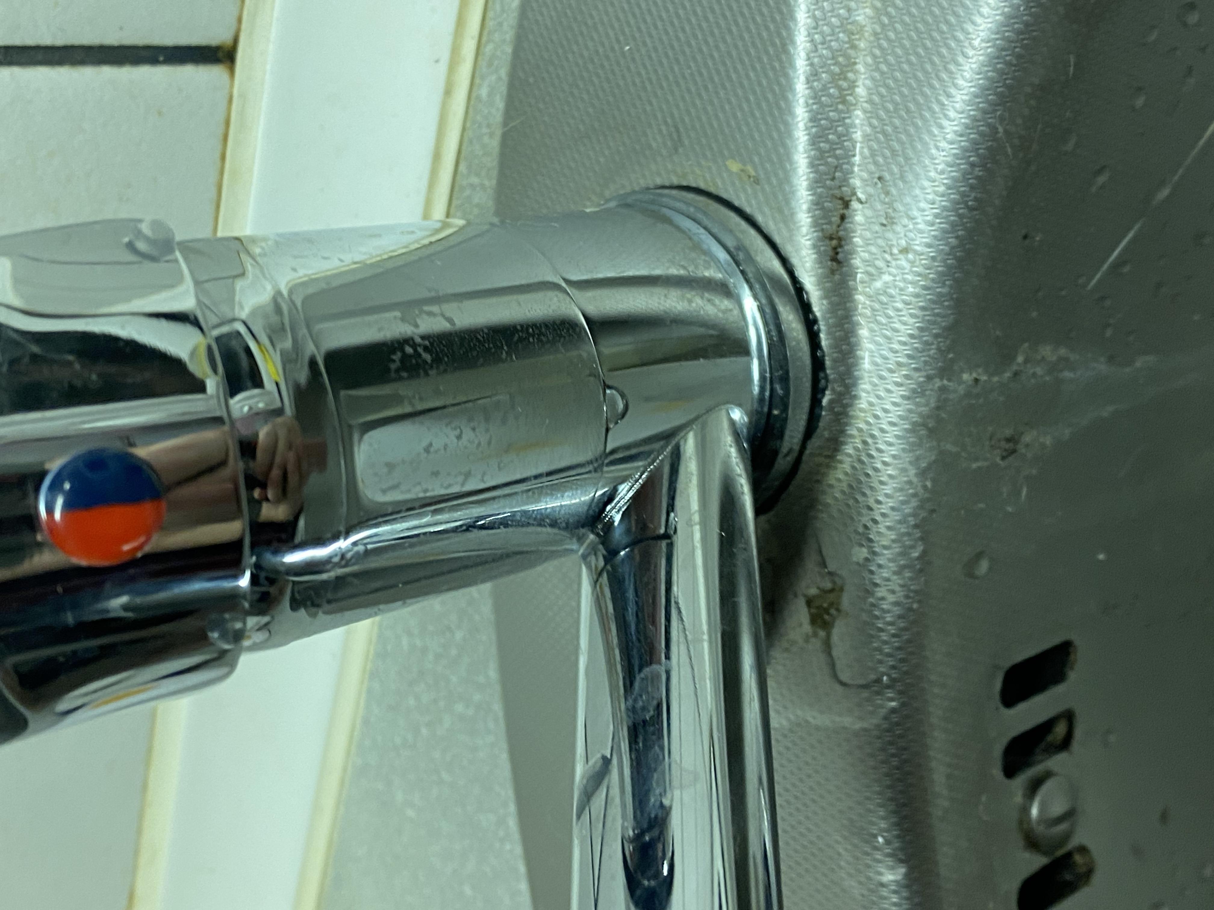 Змішувач для умивальника Aqua-World PREMIERE на борт раковини 15 см Хром (СМ35П.18) у реальних умовах використання від покупця Микола.