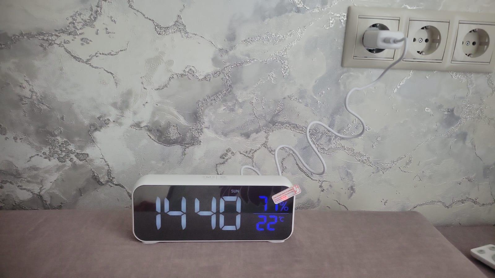 Фото: Часы настольные электронные Mids c термометром гигрометром и аккумулятором (8820W), отправлено покупателем Ірина Часы настольные электронные Mids c термометром гигрометром и аккумулятором (8820W) в реальных условиях использования от покупателя Ірина.