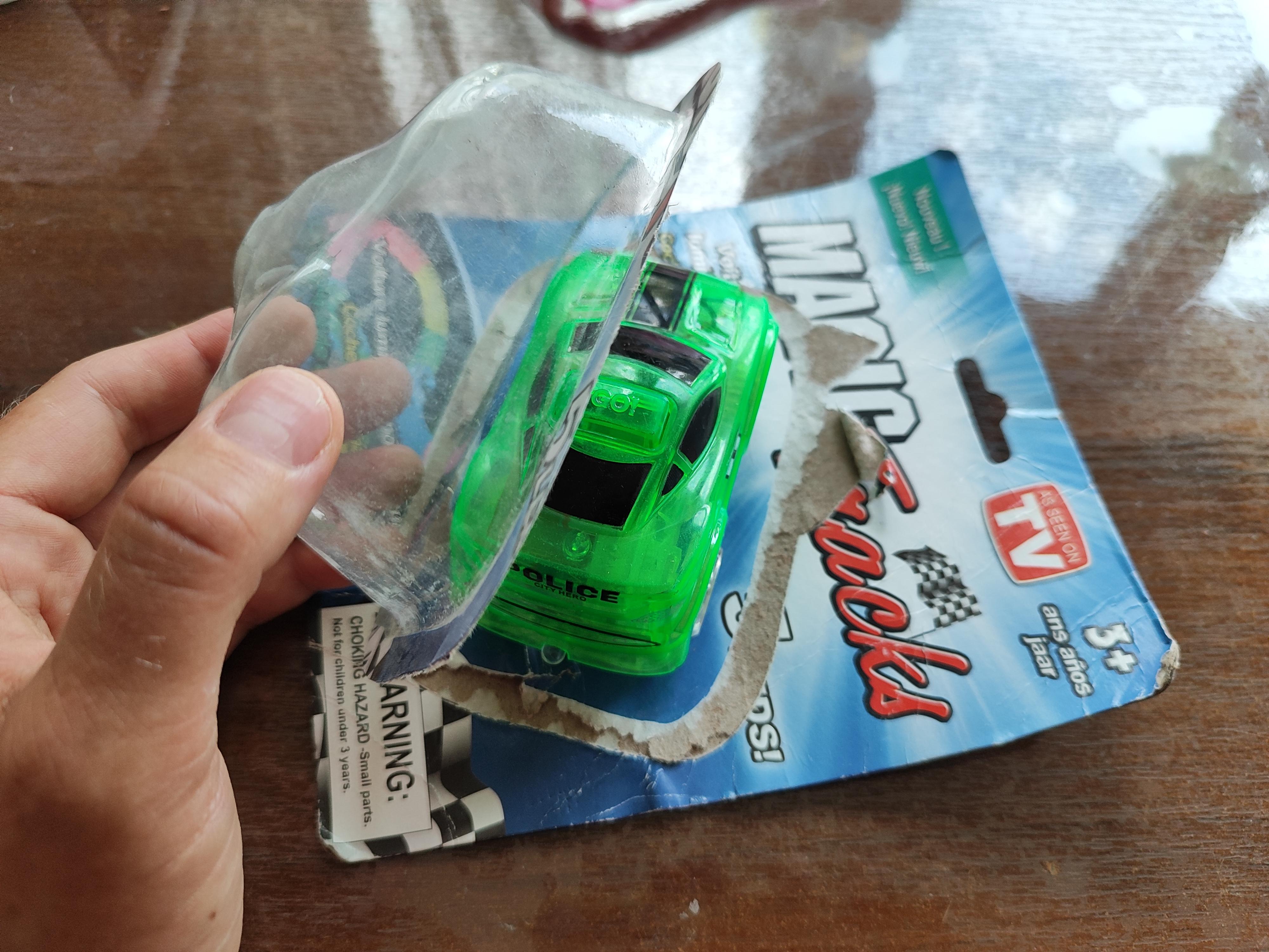 Машинки дополнительные Magic Tracks со светодиодами (1069558665) в реальных условиях использования от покупателя Юлия.