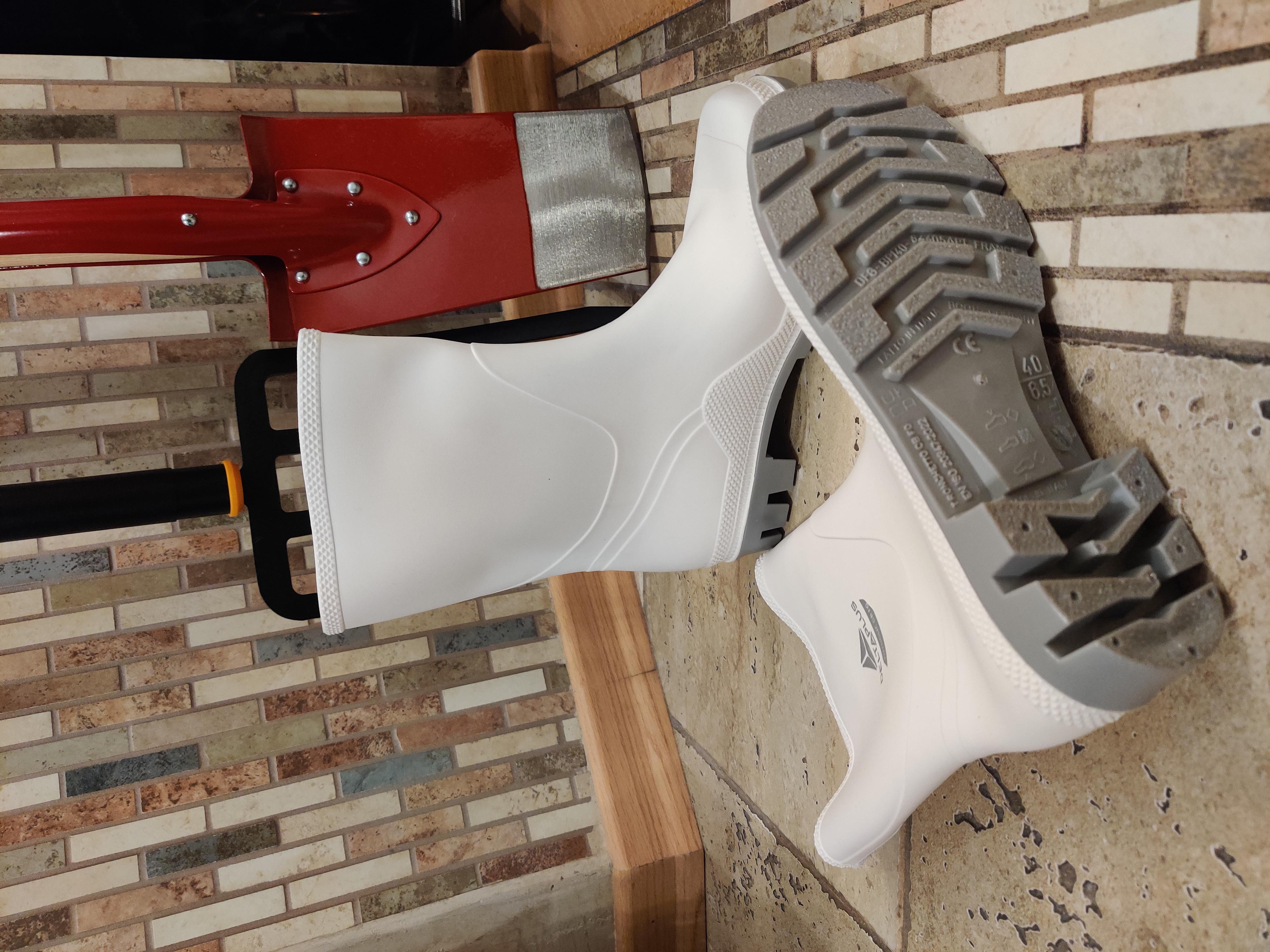 Чоботи гумові Delta Plus PHYMCOBBC40 білий у реальних умовах використання від покупця Лариса.