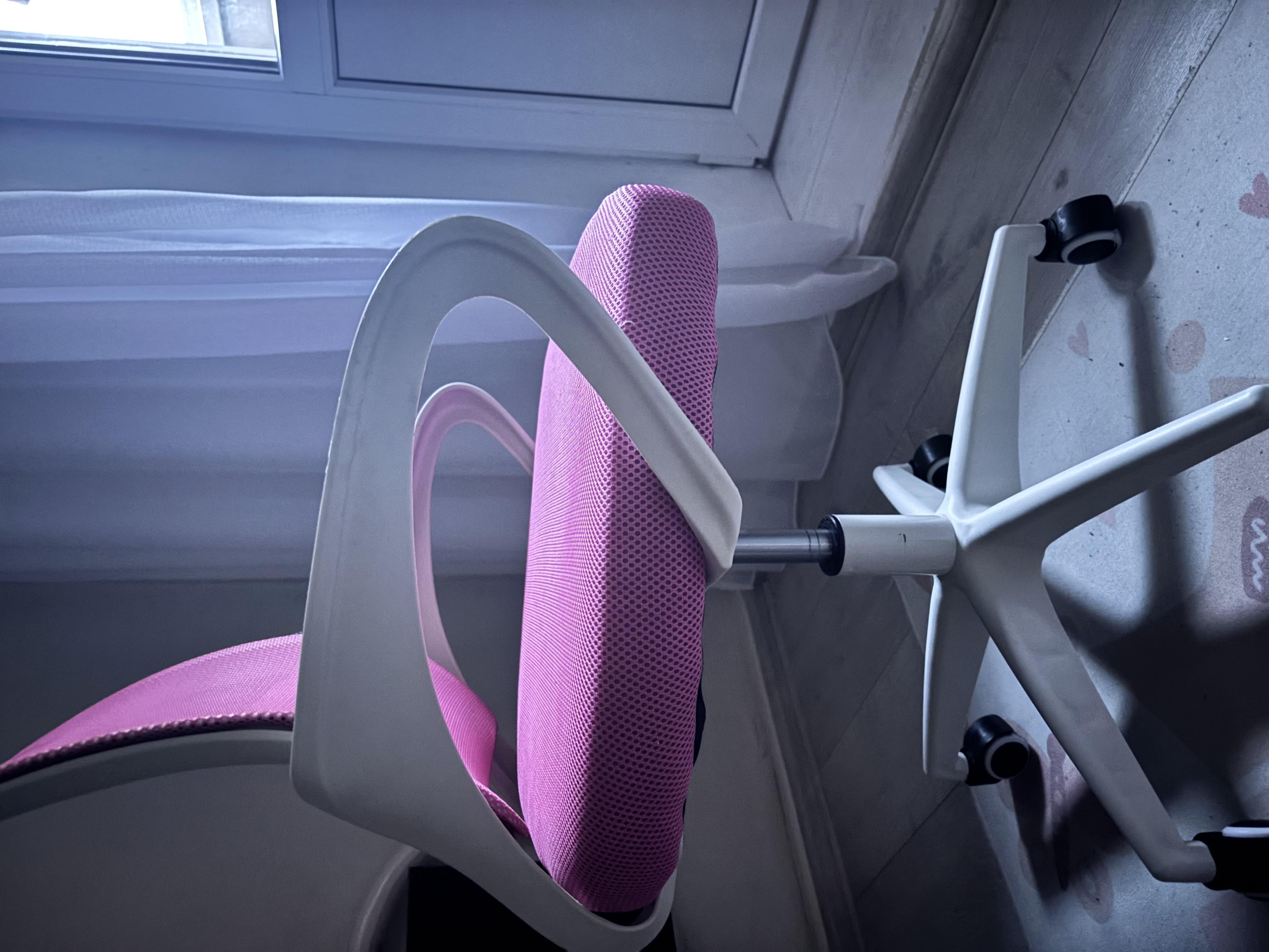 Кресло офисное Bonro 619 Бело-розовый (42400019) в реальных условиях использования от пользователя Оксана.