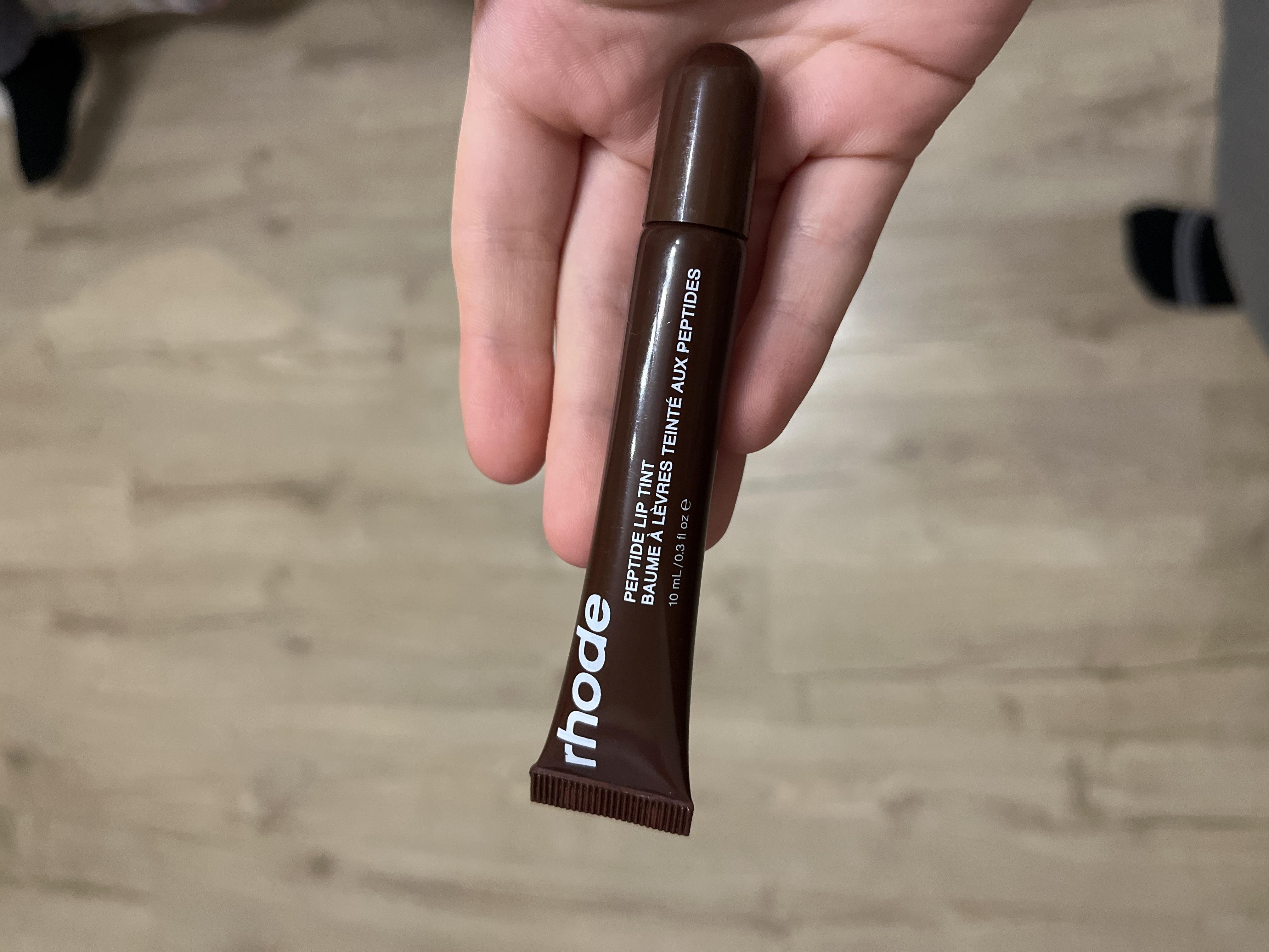 Фото: Тінт-блиск для губ Rhode Skin Peptide Lip Tint Ribbon 10 ml (20653186), надіслане користувачем Тетяна Тінт-блиск для губ Rhode Skin Peptide Lip Tint Ribbon 10 ml (20653186) у реальних умовах використання від користувача Тетяна.