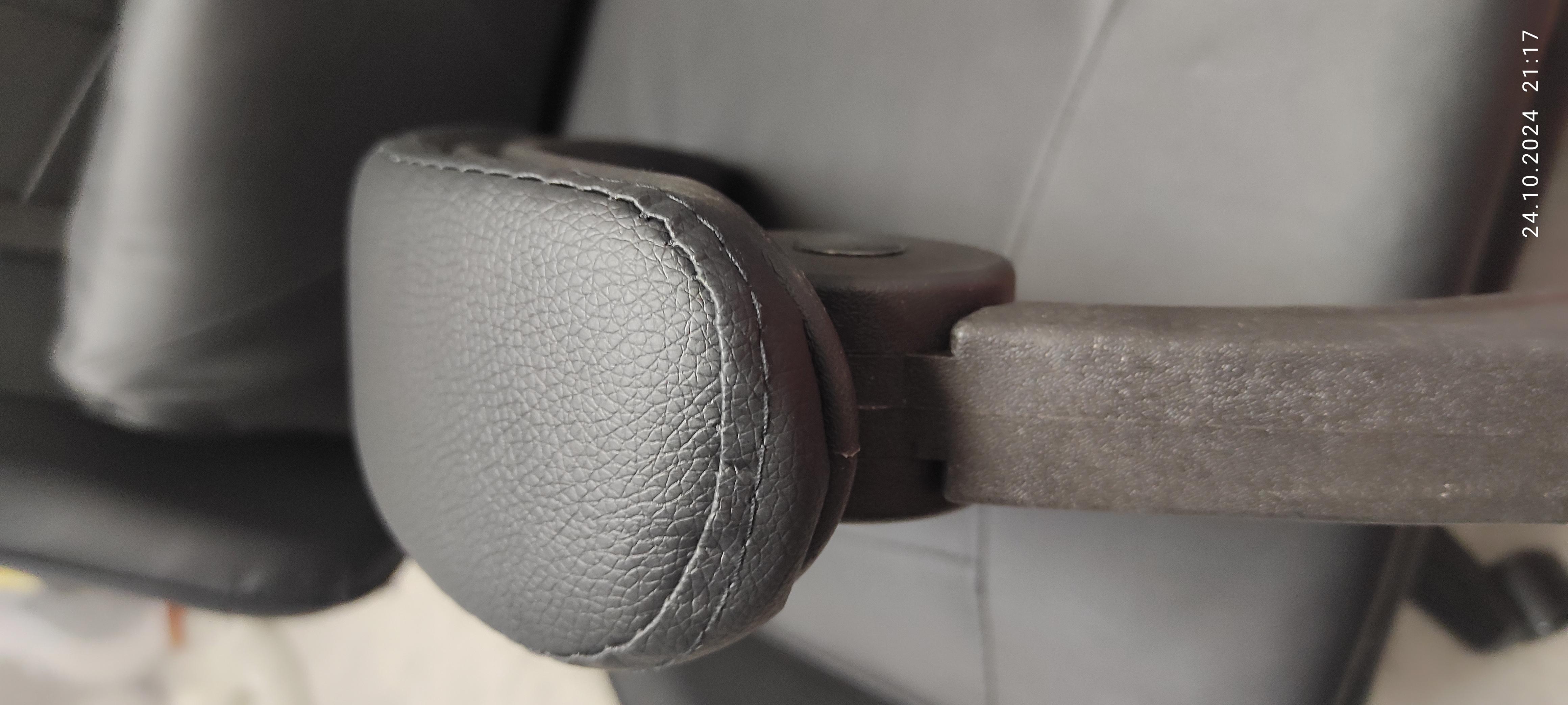 Кресло игровое для офиса и дома 4Points GT с подушками и подставкой для ног Черный (40041) в реальных условиях использования от покупателя Наталя.