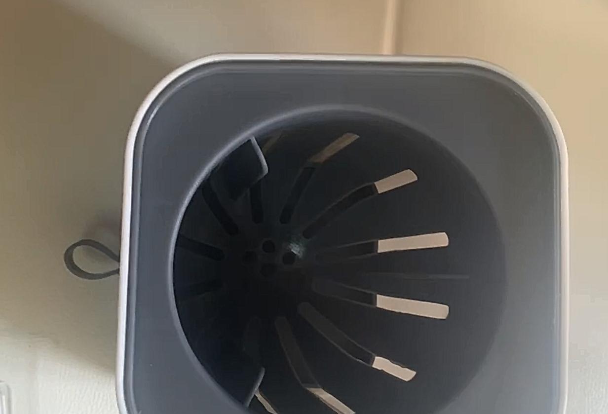 Ершик для унитаза силиконовый с креплением на стену Белый (19140924) в реальных условиях использования от покупателя Петишин Олег.