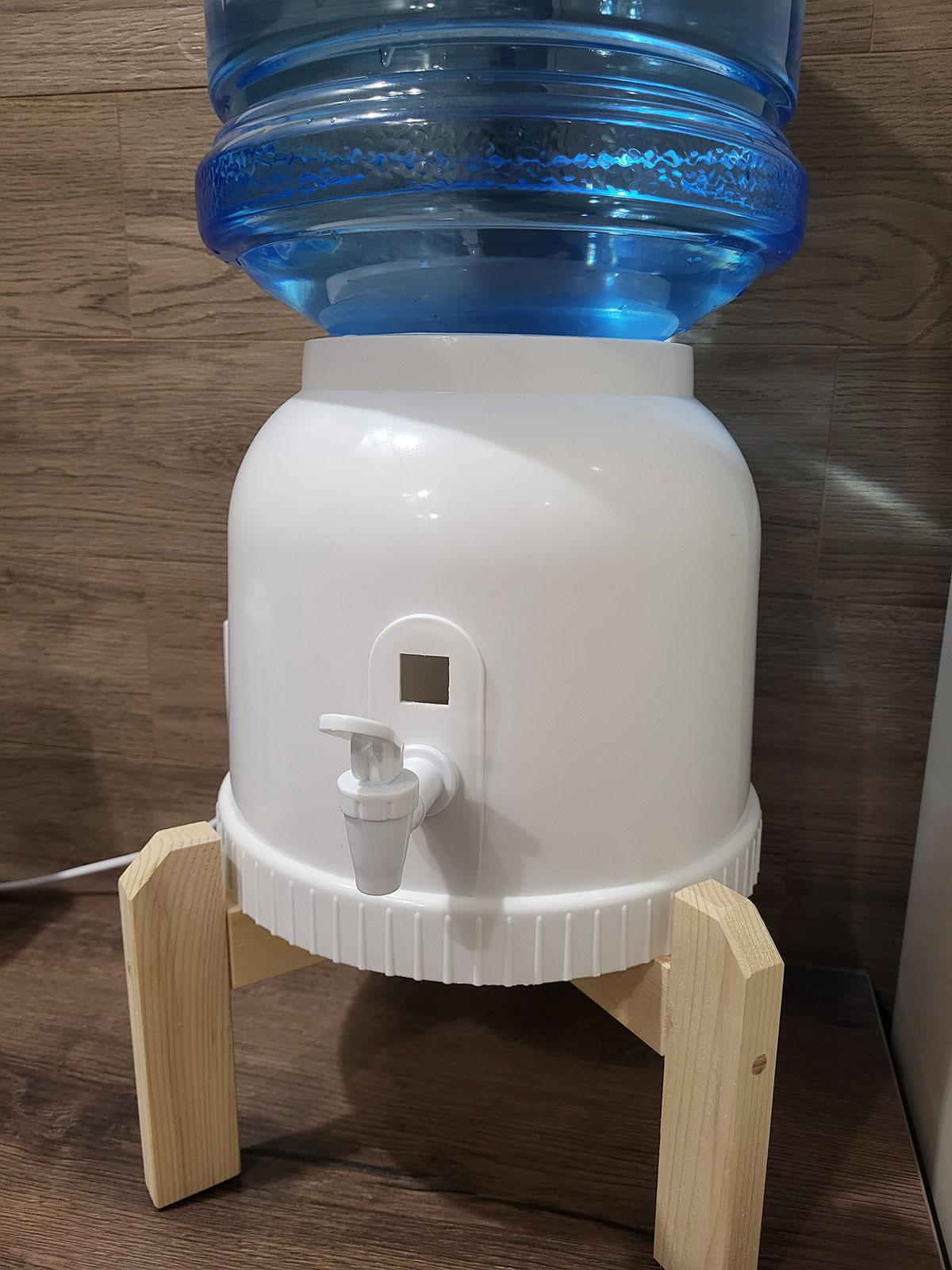 Диспенсер настольный VIO пластмаосвый белый тип В в реальных условиях использования от покупателя Oleksandr.