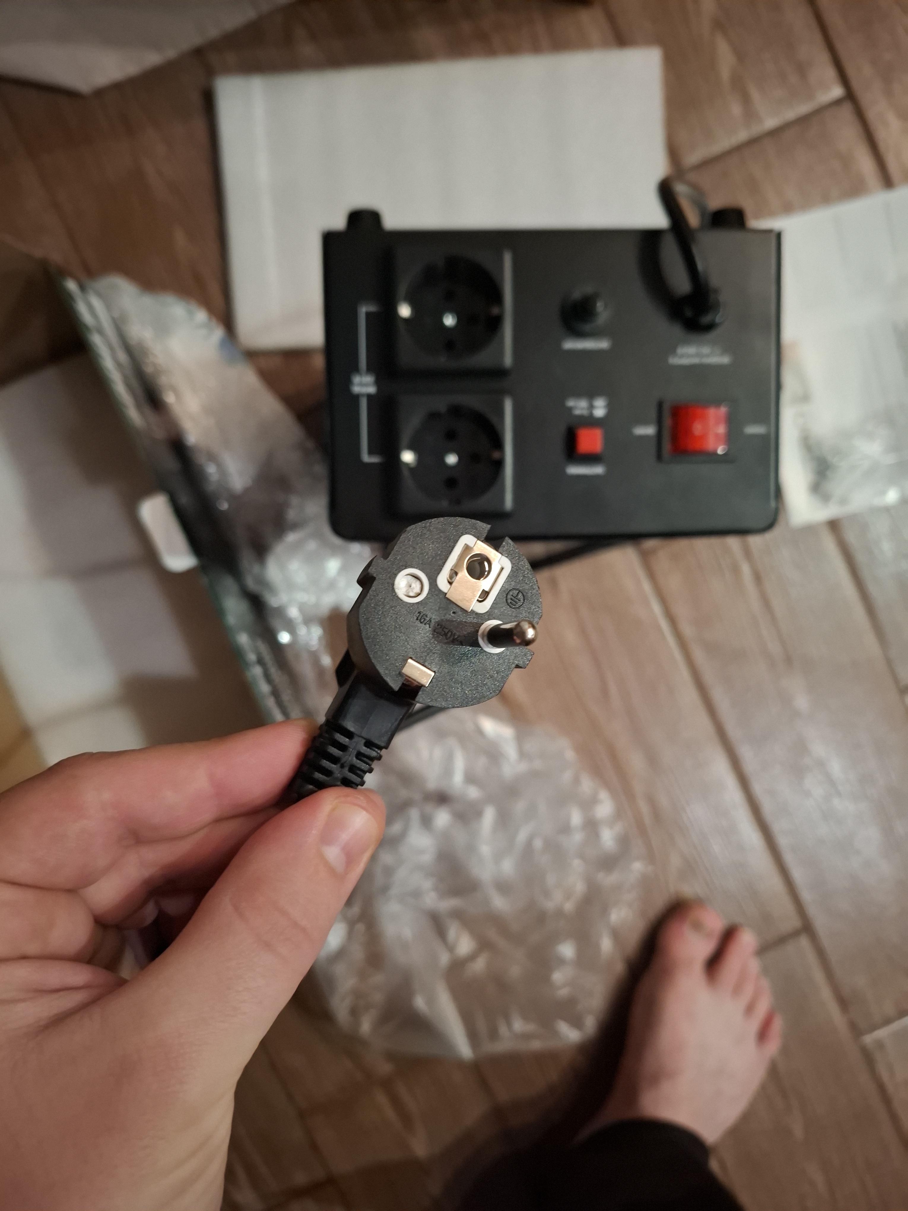 Стабілізатор напруги релейний Apro AVR-3000V підвісний (852022) у реальних умовах використання від покупця Богдан.