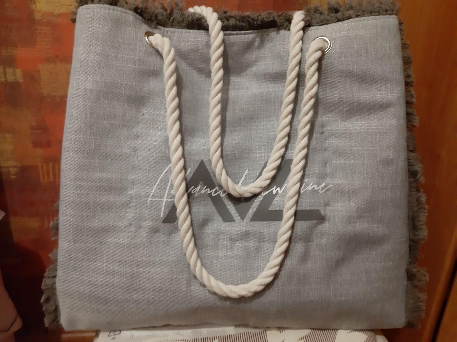 Фото: Сумка пляжная AVL Square 35x53x14 серый, отправлено покупателем Елена Сумка пляжная AVL Square 35x53x14 серый в реальных условиях использования от покупателя Елена.