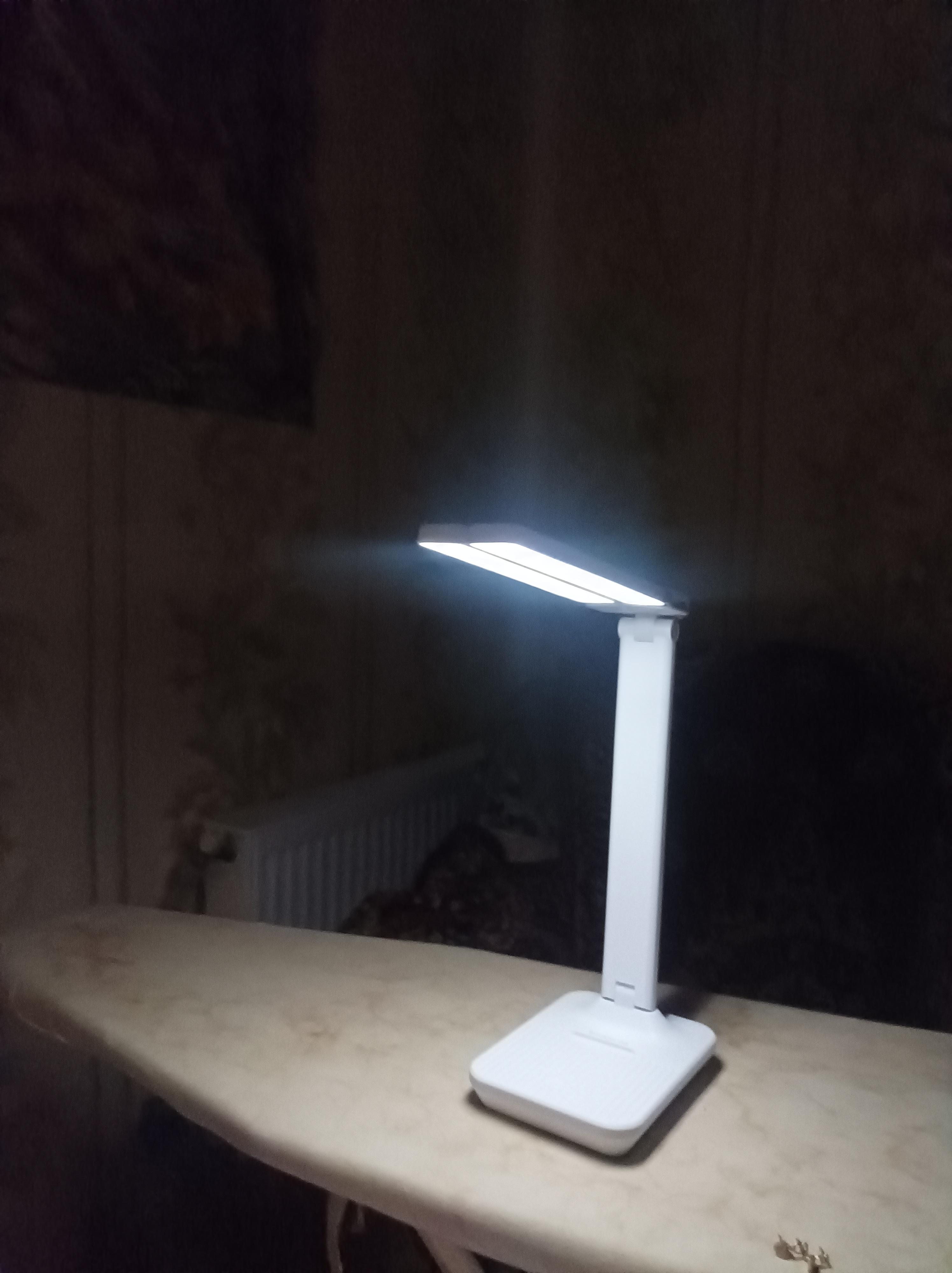 Настільна лампа TITANUM з акумулятором 1200 mAh 7 Вт білий 27414 у реальних умовах використання від покупця Тетяна.