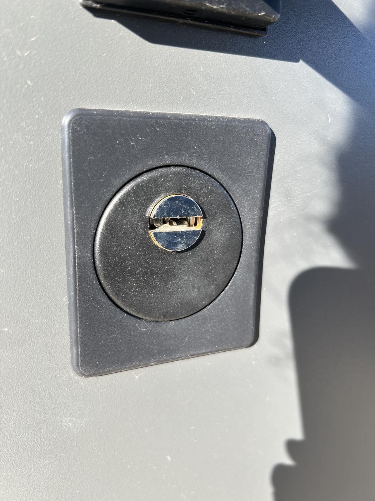 Двері вхідні Булат Термо House - 705 склопакет венге темний 2050x950 мм ліві у реальних умовах використання від користувача Антон.