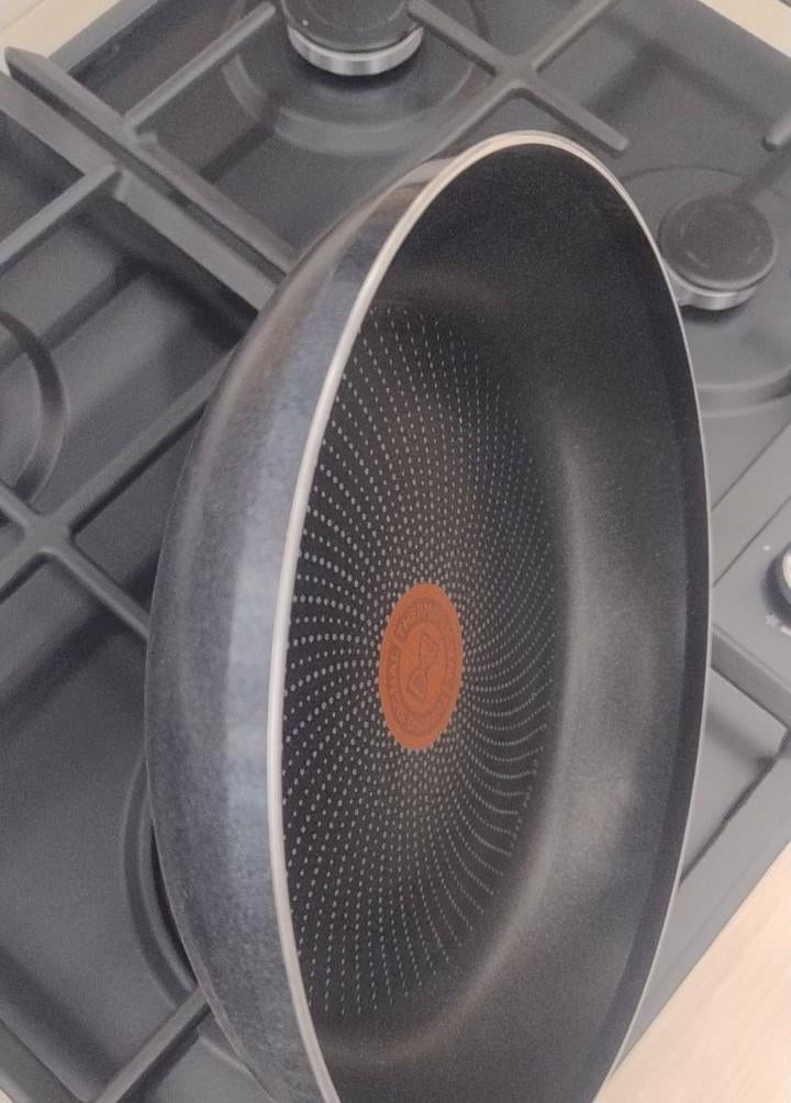 Сковорода Tefal So' Light 24 см H0560442 в реальных условиях использования от пользователя Наталія Роняк.