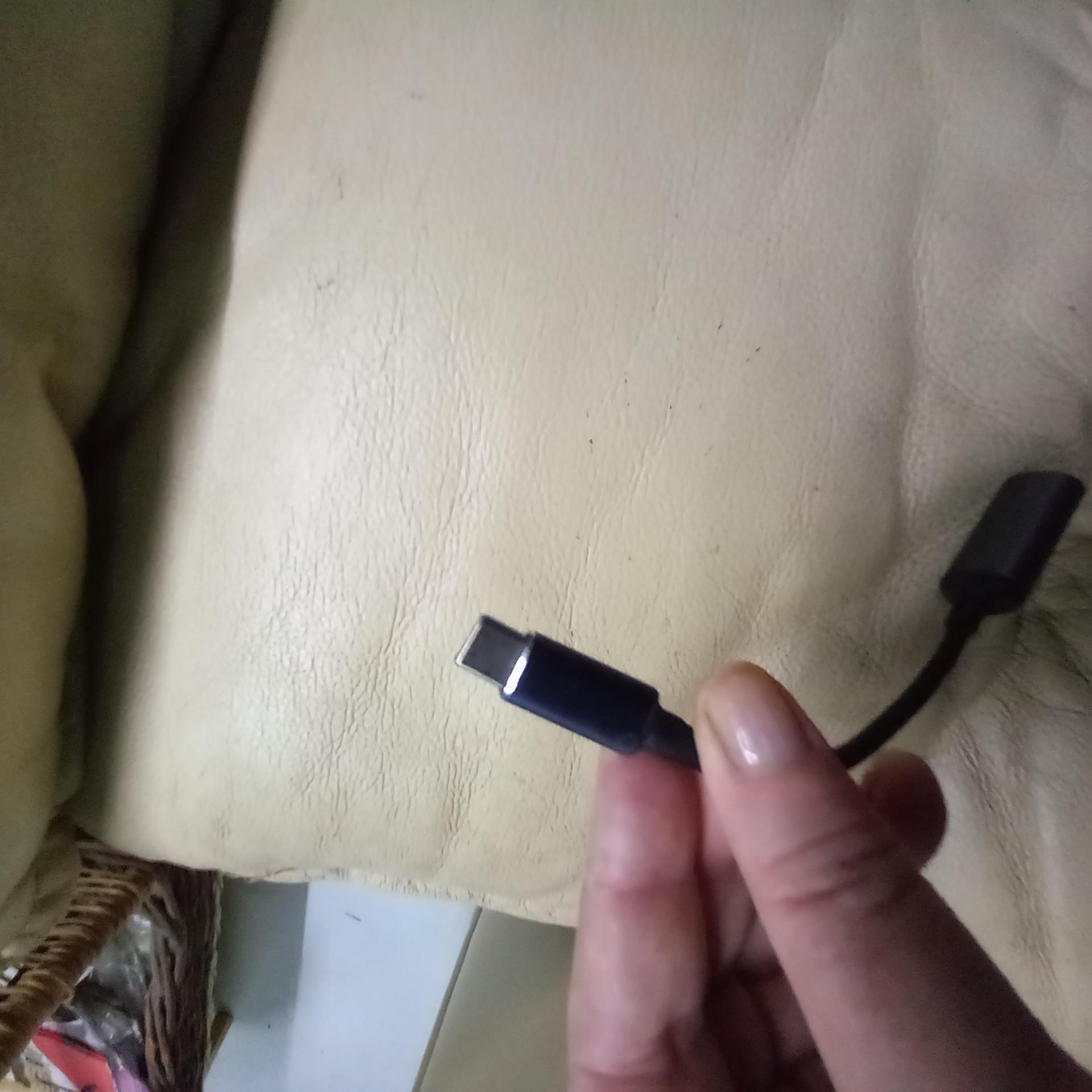 Адаптер USB Type-C Audio Jack 3,5 мм у реальних умовах використання від користувача Елена.