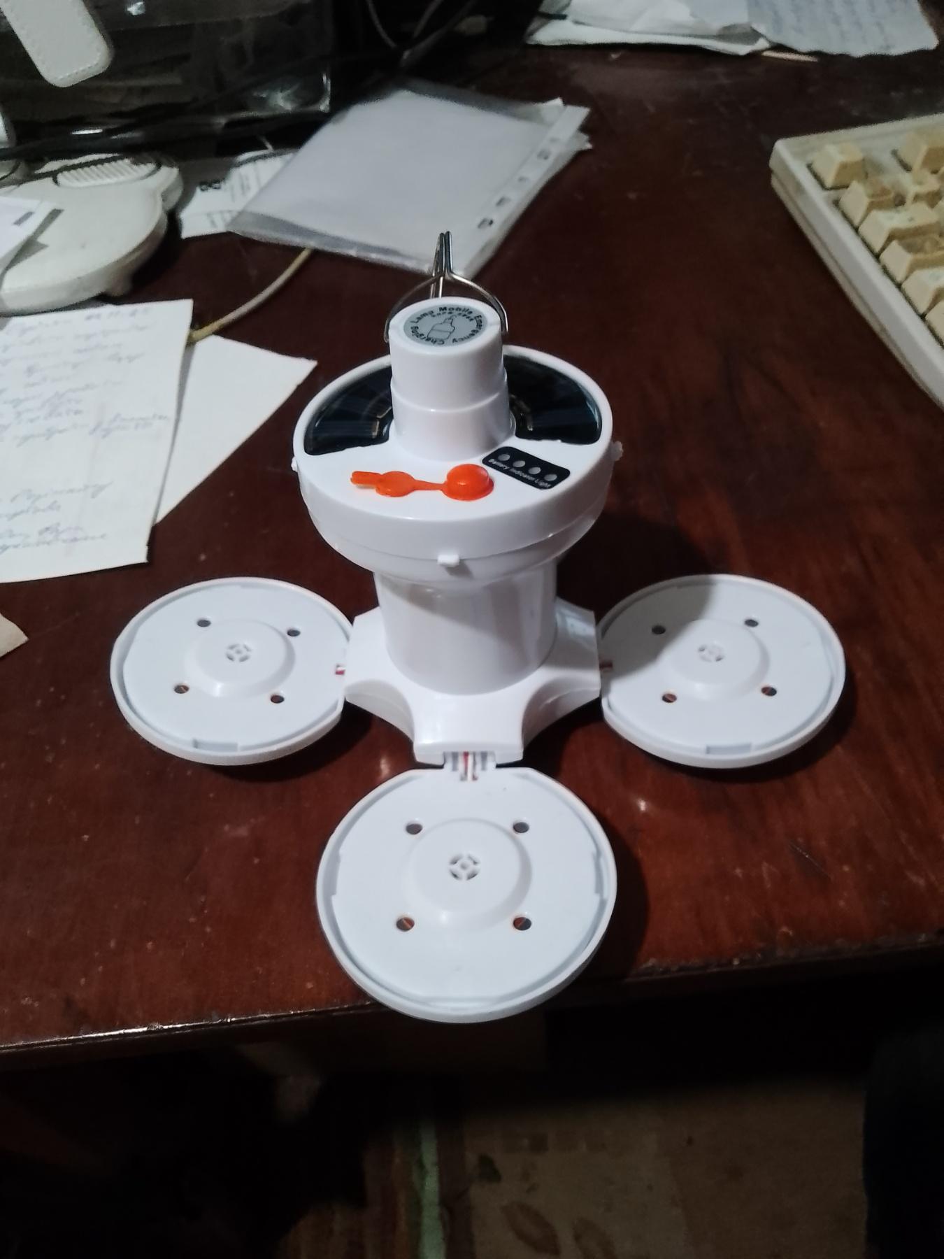 Фото: Ліхтар акумуляторний кемпінговий Solar Emergency Lamp розкладний з сонячною панеллю підвісний, надіслане покупцем Михайло Ліхтар акумуляторний кемпінговий Solar Emergency Lamp розкладний з сонячною панеллю підвісний у реальних умовах використання від покупця Михайло.