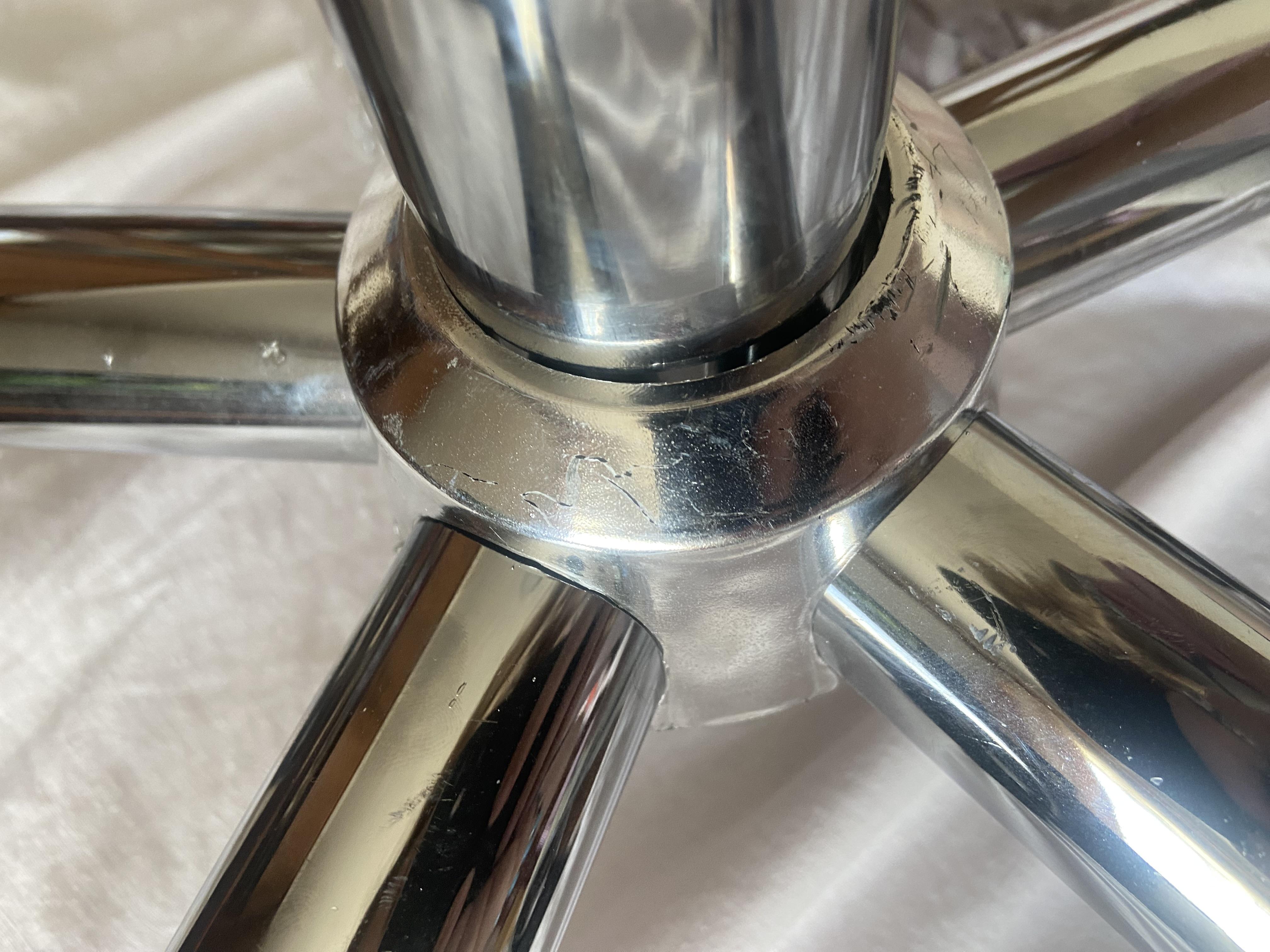 Крісло офісне комп'ютерне Bonro B-487 на колесах Сірий (3537) у реальних умовах використання від покупця Ольга.