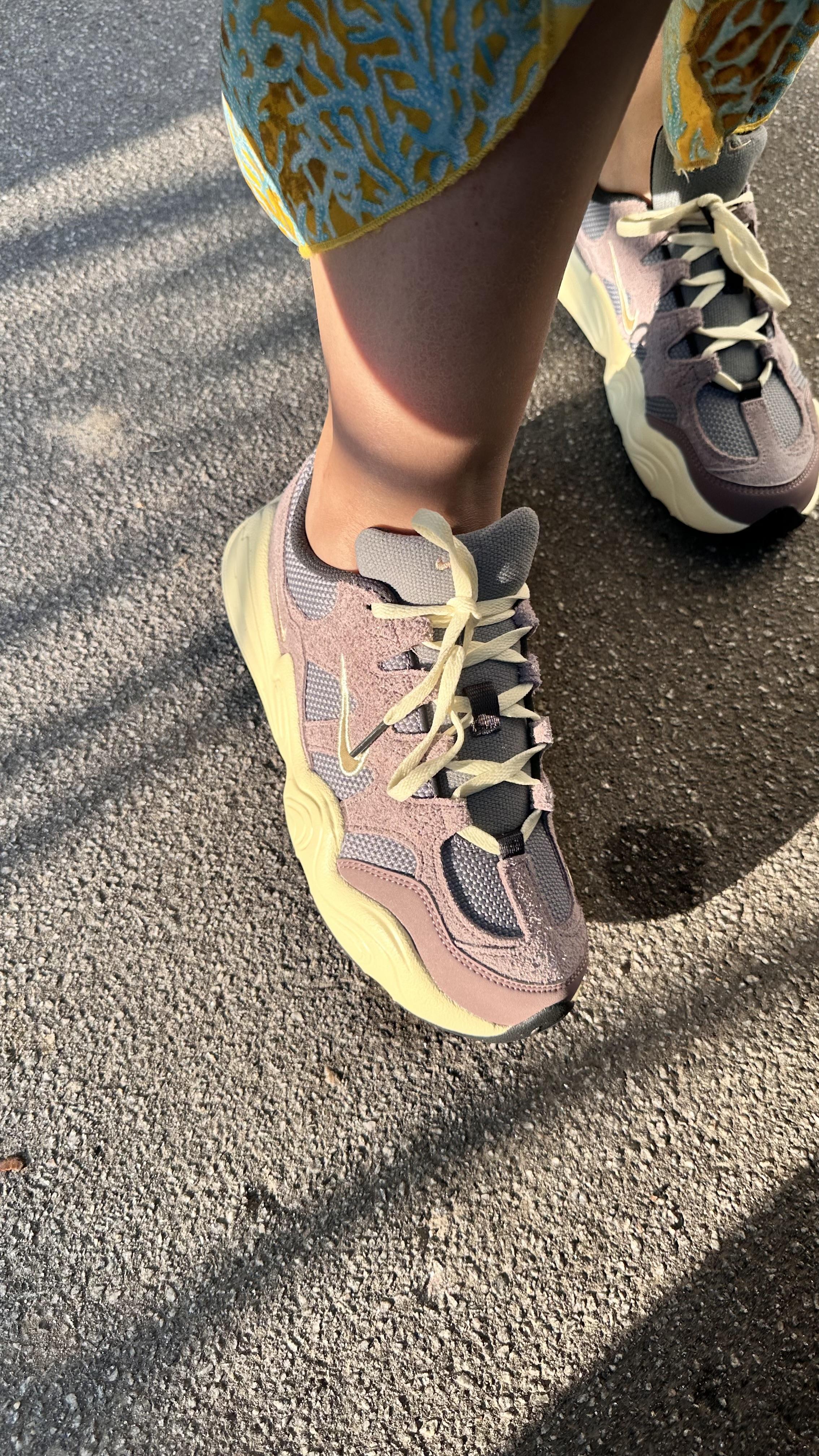 Кросівки жіночі демісезонні Nike TECH HERA DR9761-008 р.39 сіро-коричневі у реальних умовах використання від користувача Анастасія.