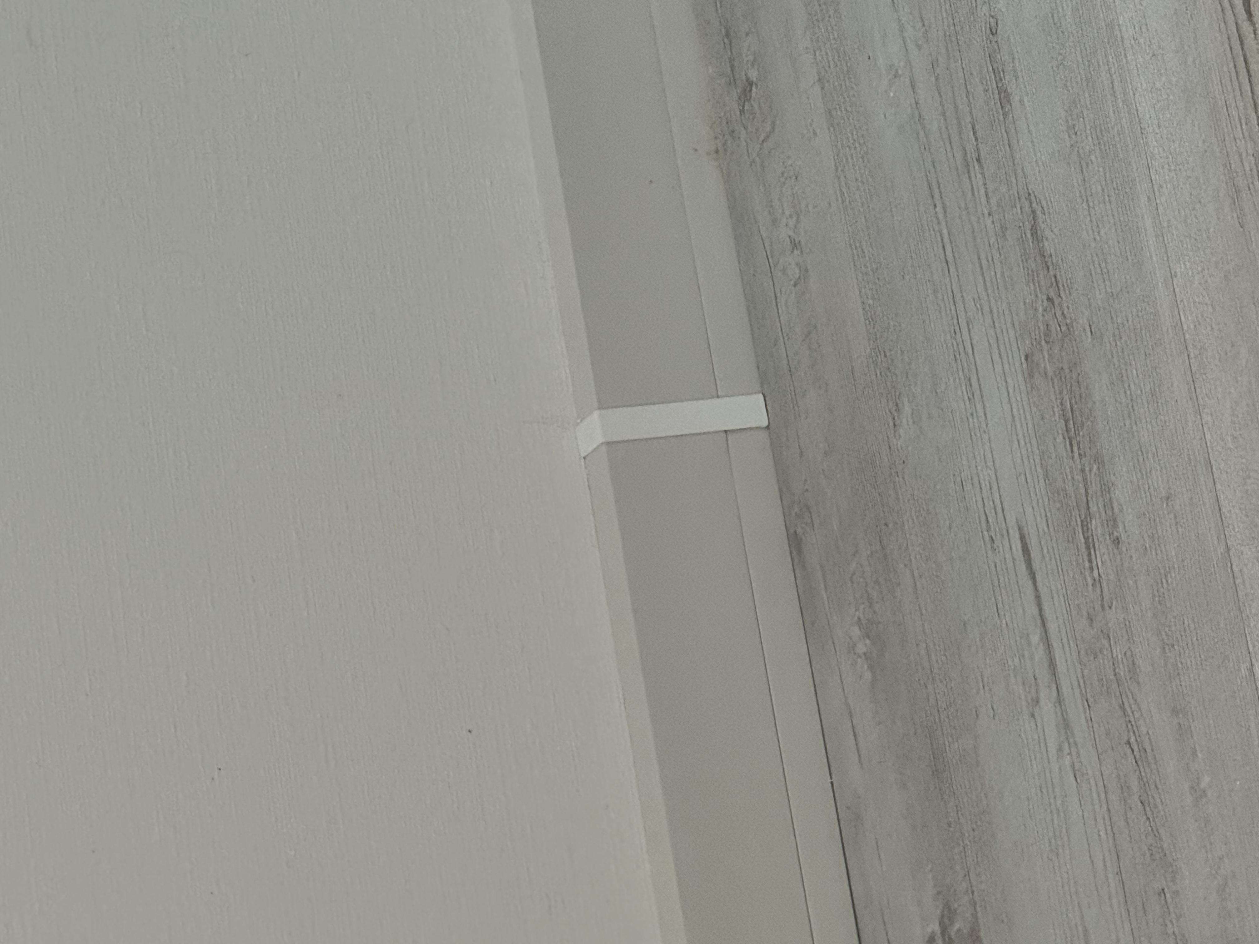 Плінтус Salag NG 80 00 білий 20х80х2500 мм у реальних умовах використання від покупця Лілія.