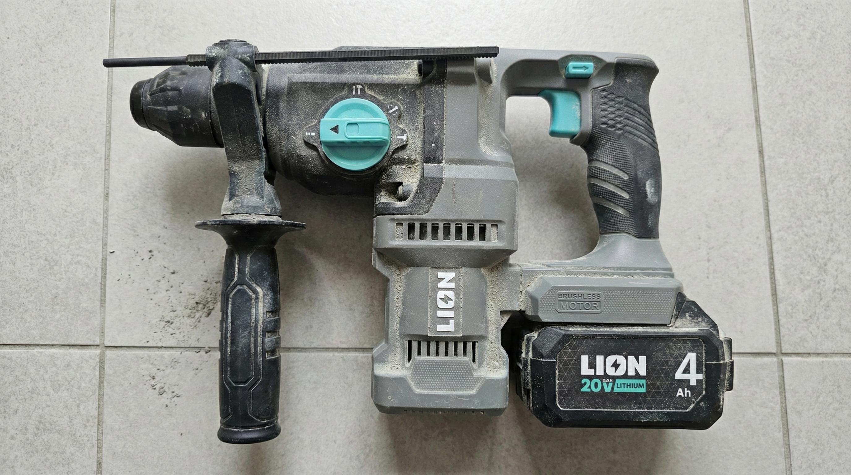 Перфоратор LION BH1-20BL-2.8J-4A1-C в реальных условиях использования от покупателя Андрій.