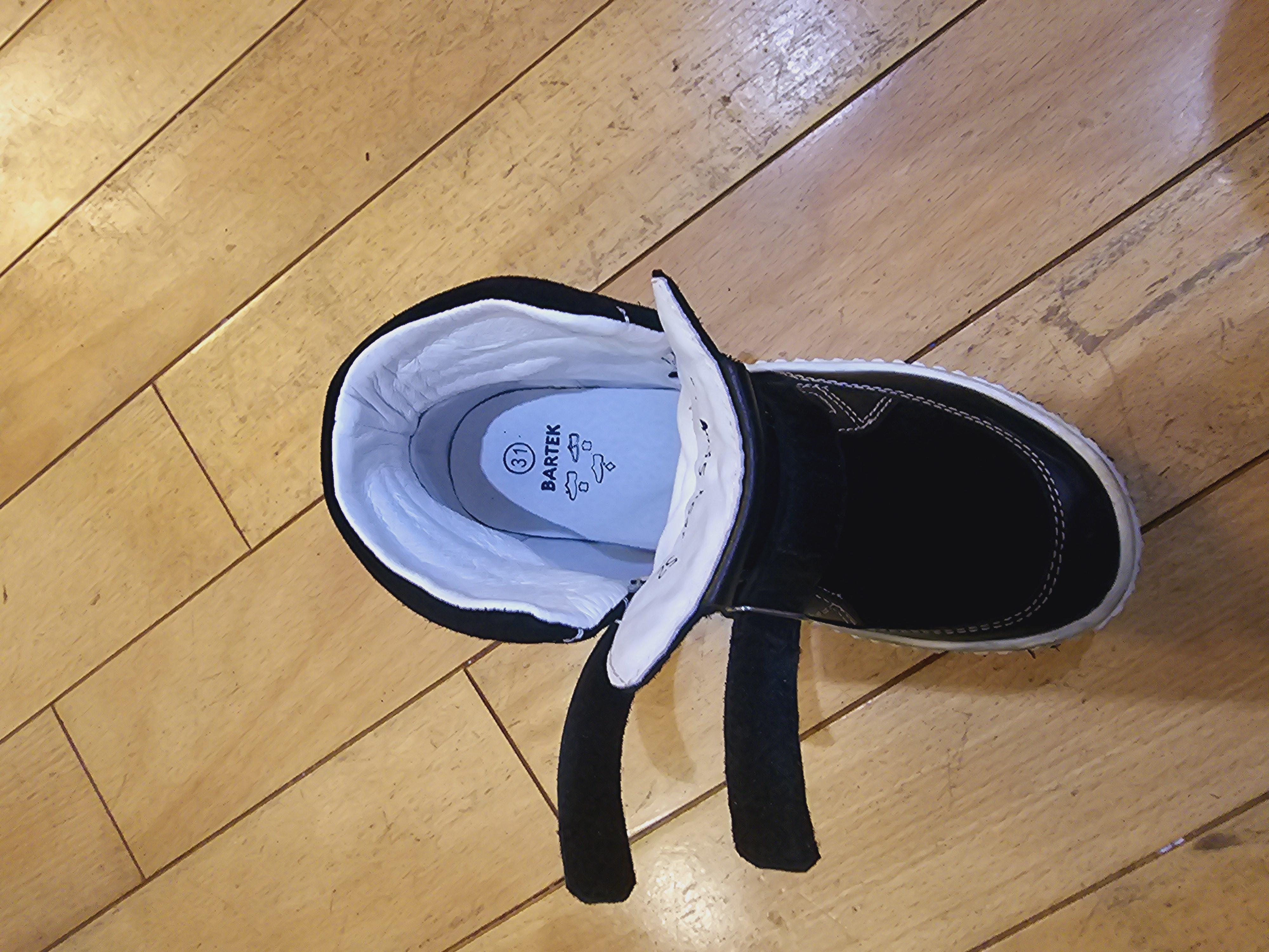 Фото: Ботинки для мальчиков BARTEK 4435-R54P р.32 черный с белым, отправлено пользователем Людмила Ботинки для мальчиков BARTEK 4435-R54P р.32 черный с белым в реальных условиях использования от пользователя Людмила.