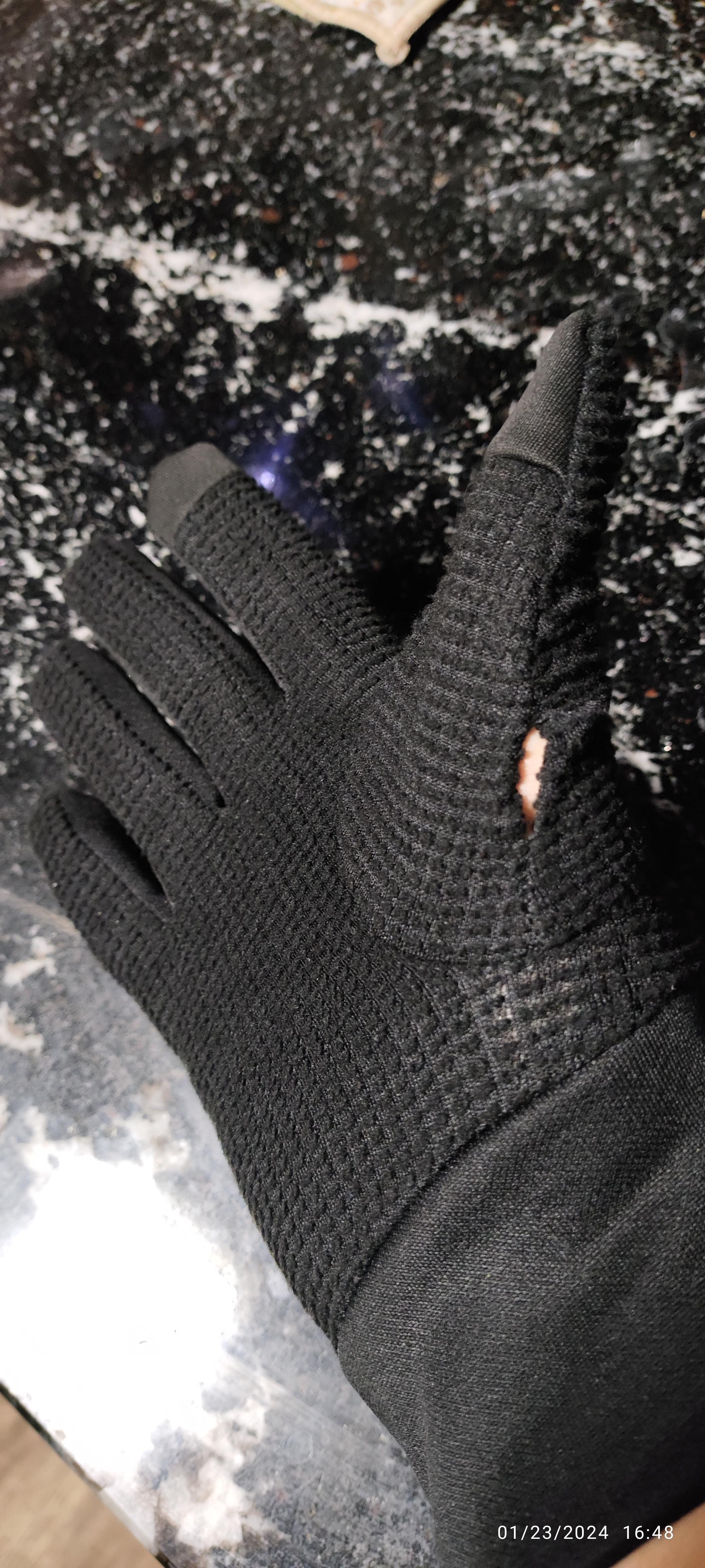 Варежки Puma PUMA ESS FLEECE GLOVES 02487801 р.M /черный в реальных условиях использования от покупателя Игорь.