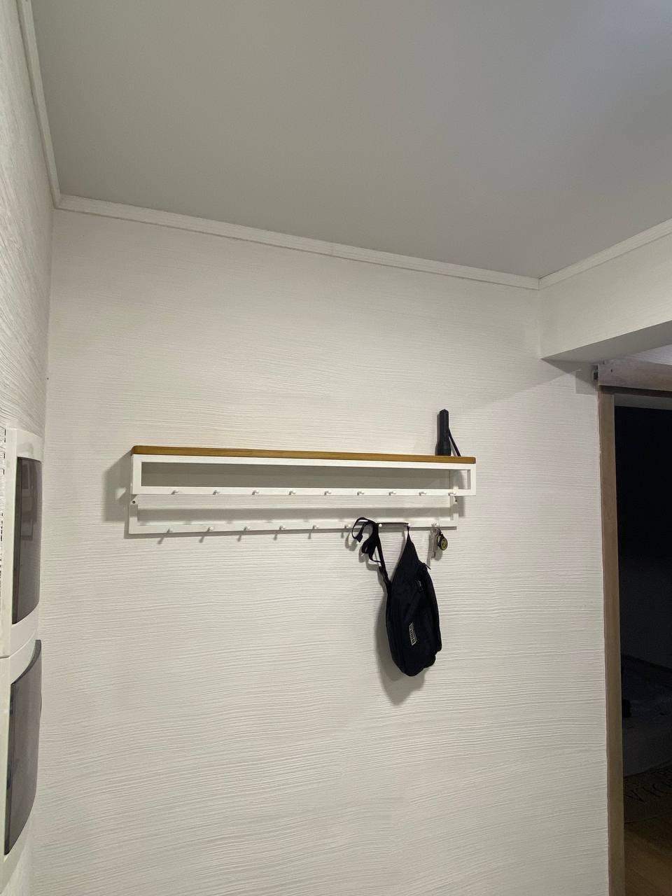 Вішалка для одягу настінна 100x12x20 см 18 гачків Білий дуб (CR.MW-8.8) у реальних умовах використання від покупця Віктор.