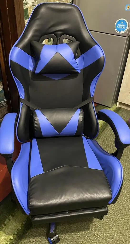 Фото: Крісло ігрове для офісу та дому 4Points GT з подушками та підставкою для ніг Чорний/Синій (40040), надіслане користувачем Вікторія Крісло ігрове для офісу та дому 4Points GT з подушками та підставкою для ніг Чорний/Синій (40040) у реальних умовах використання від користувача Вікторія.