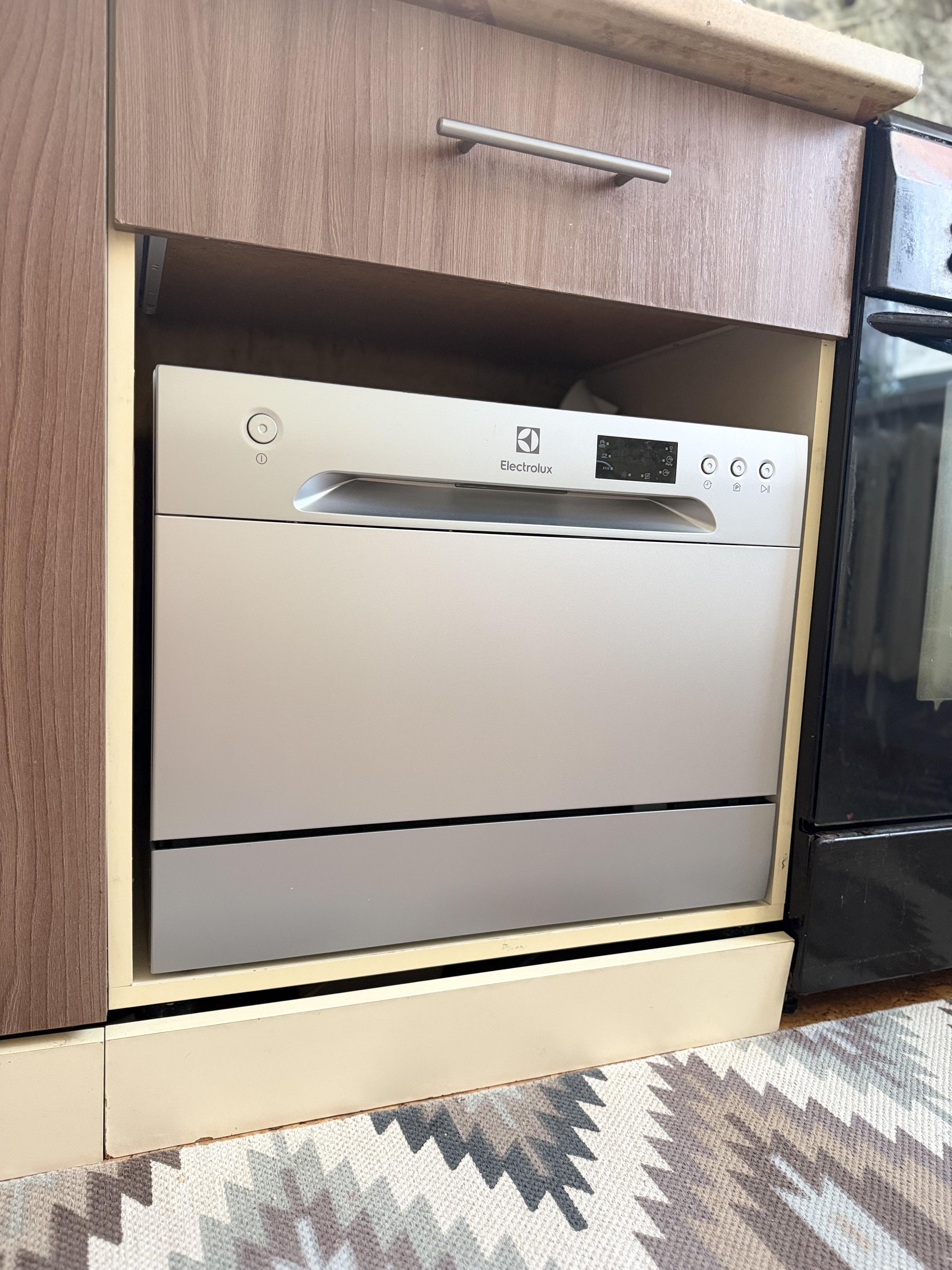 Посудомоечная машина Electrolux ESF2400OW в реальных условиях использования от покупателя Евгения.