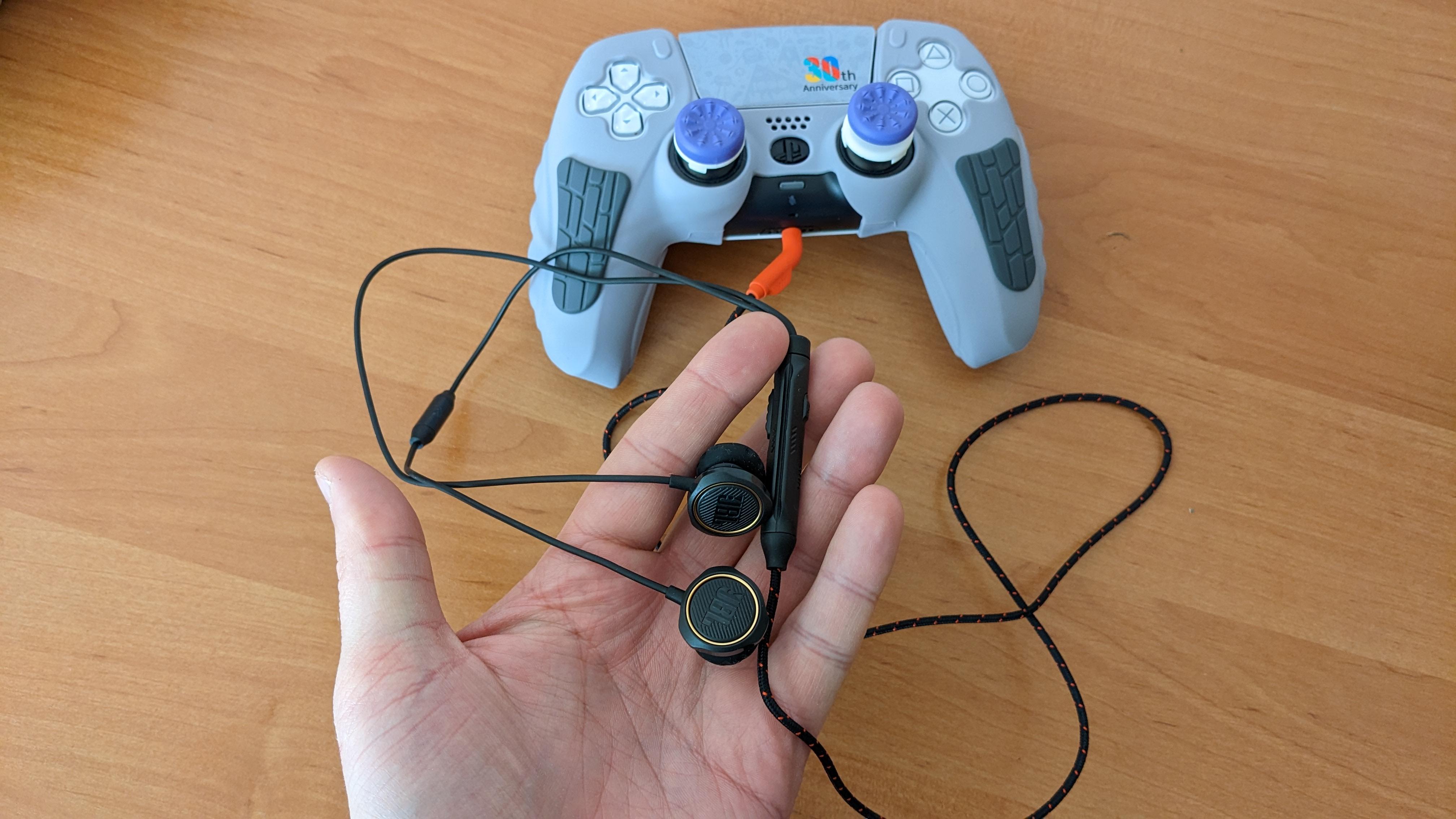 Гарнитура игровая JBL Quantum 50 black (JBLQUANTUM50BLK) в реальных условиях использования от покупателя Дмитро.