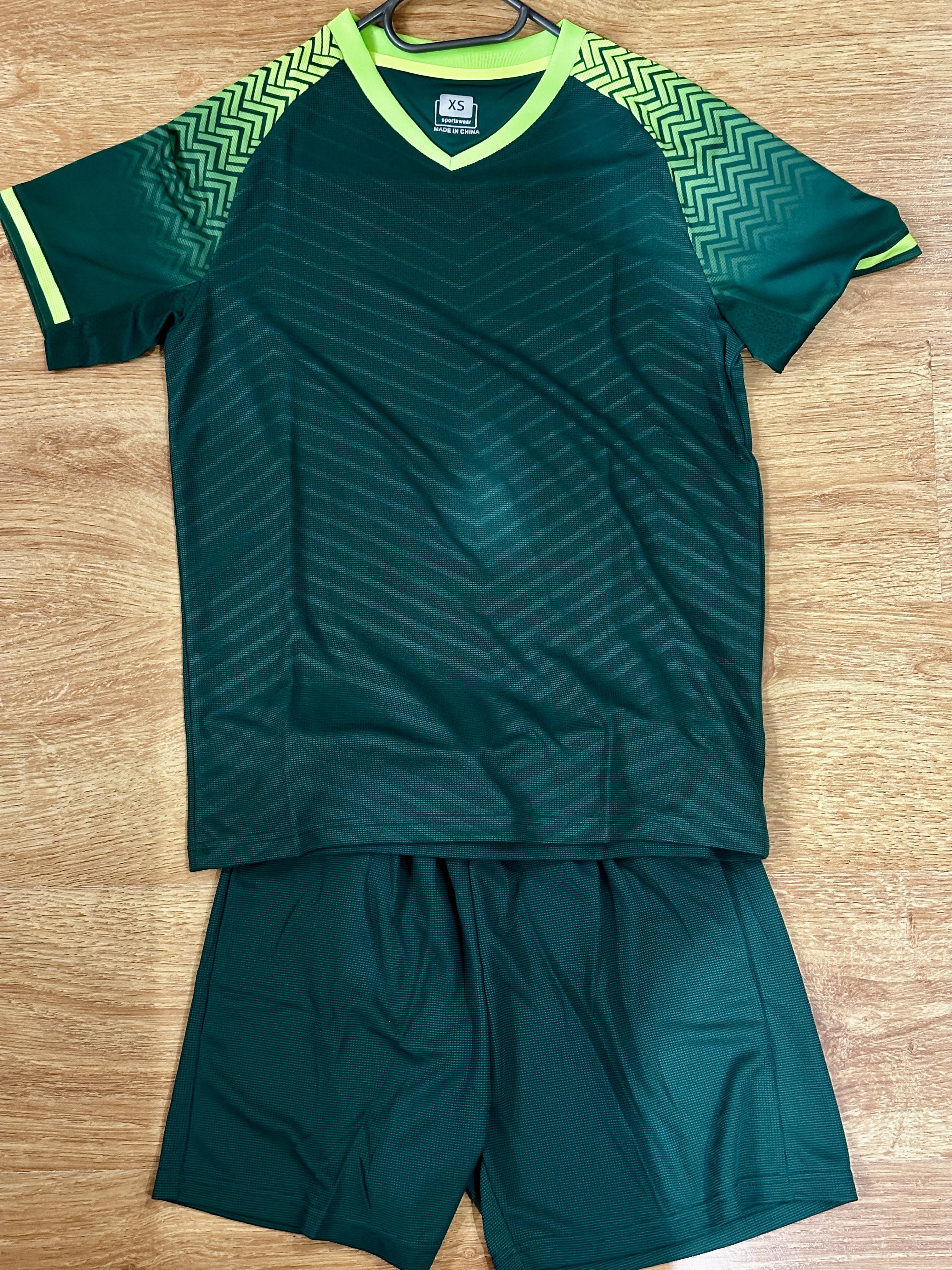 Форма футбольная комплект Lingo JG-6321 футболка/шорты полиэстер XS Зеленый (JG-6321_Зеленый_XS) в реальных условиях использования от покупателя Владлена.