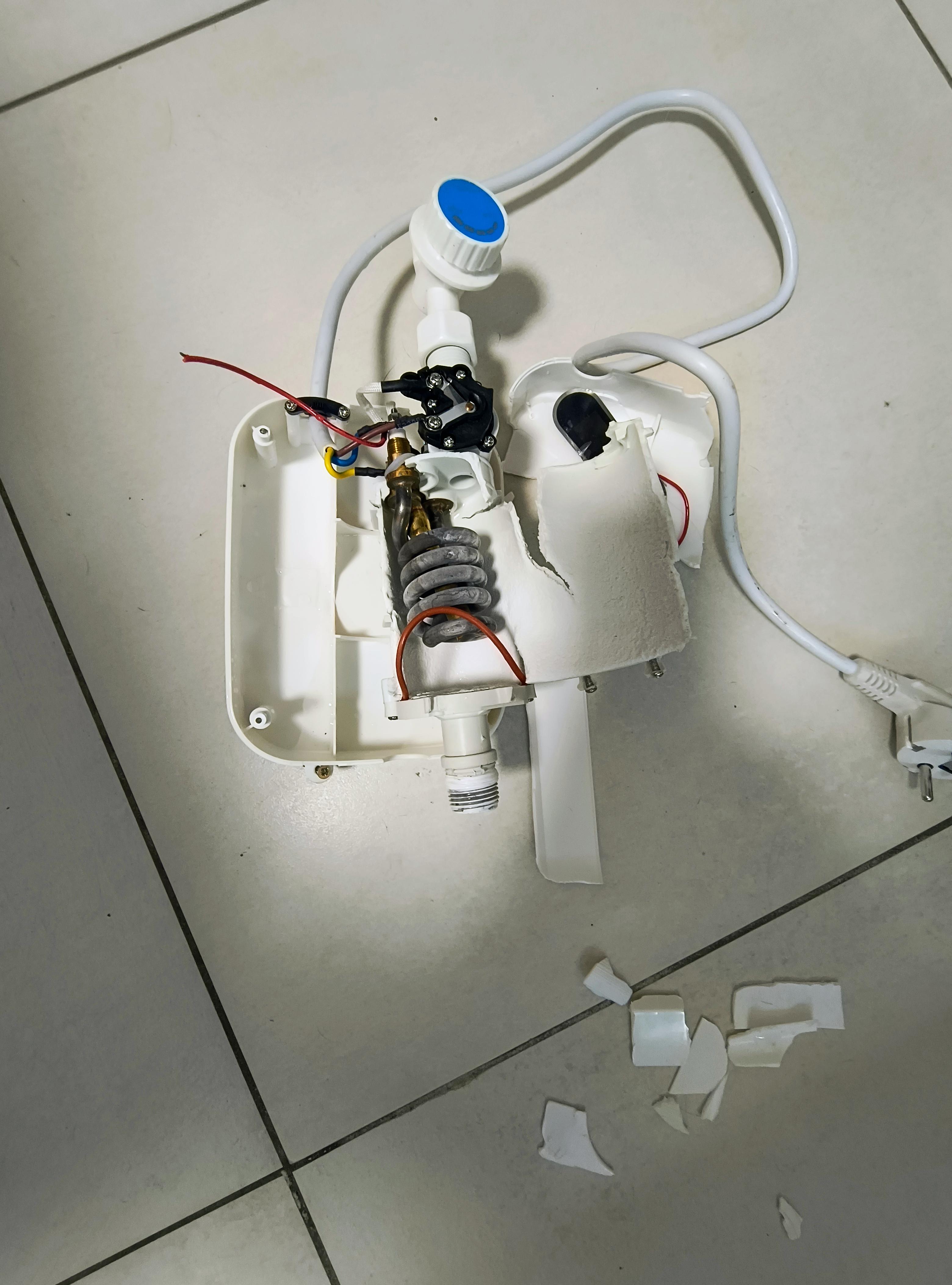 Фото: Водонагреватель проточный Delimano RX-021 термостатический с экраном и душем (476540479), отправлено покупателем Александр Водонагреватель проточный Delimano RX-021 термостатический с экраном и душем (476540479) в реальных условиях использования от покупателя Александр.