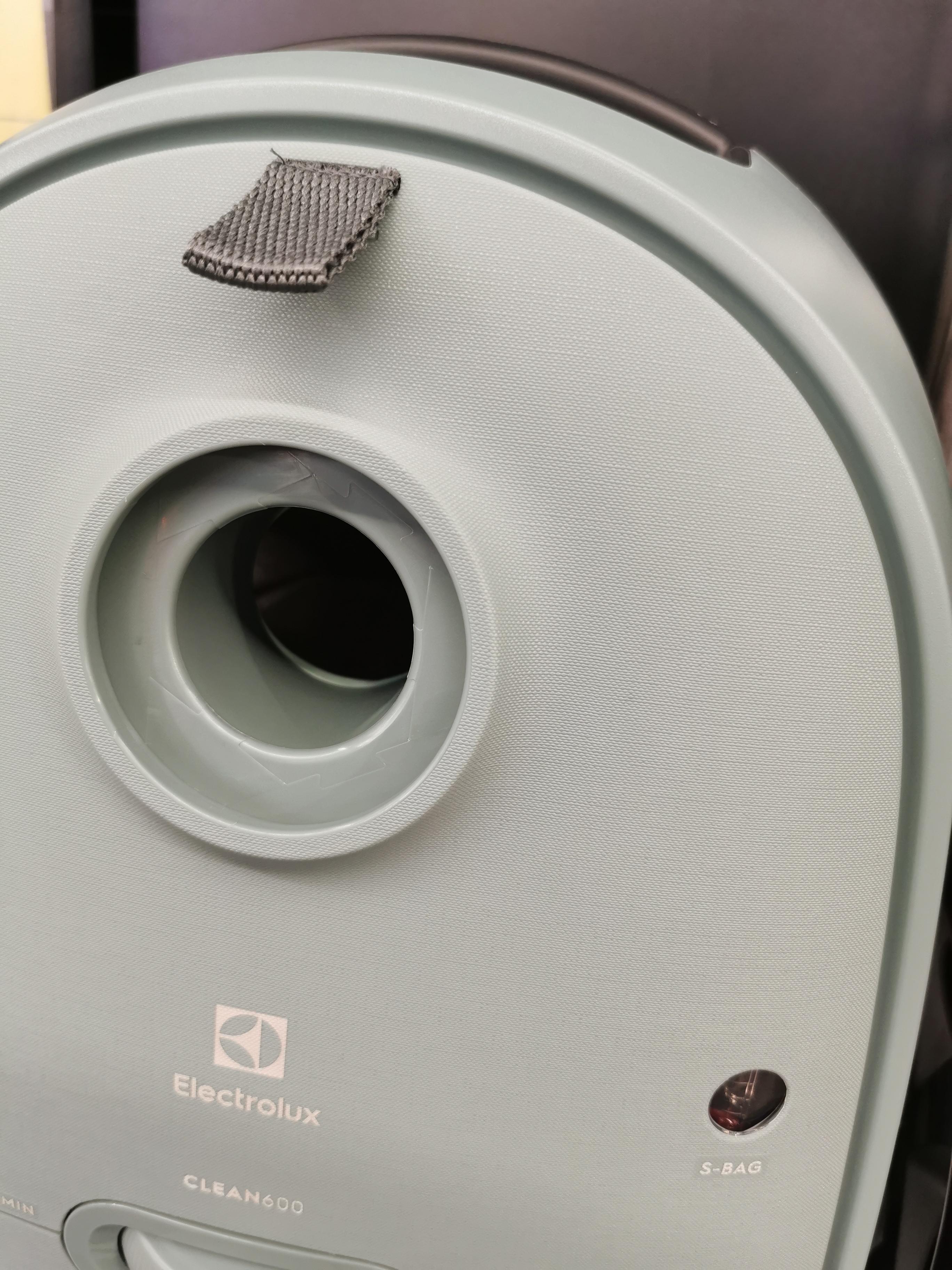 Пылесос Electrolux 600 series EB61C1OG 900258620 green в реальных условиях использования от пользователя Сергій.