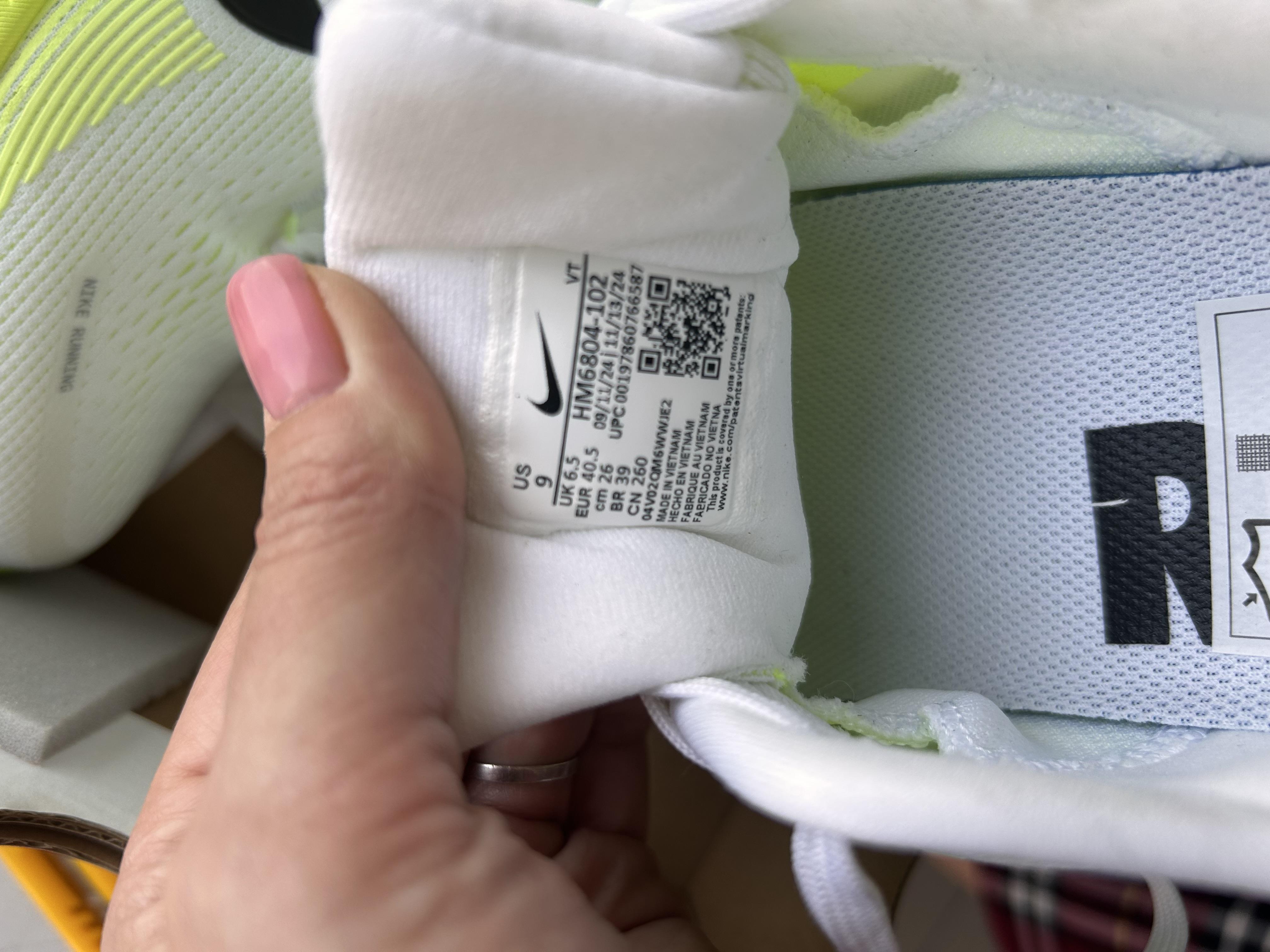 Кроссовки женские Nike W VOMERO 18 HM6804-102 р.36,5 бело-салатовые в реальных условиях использования от пользователя Ніна.