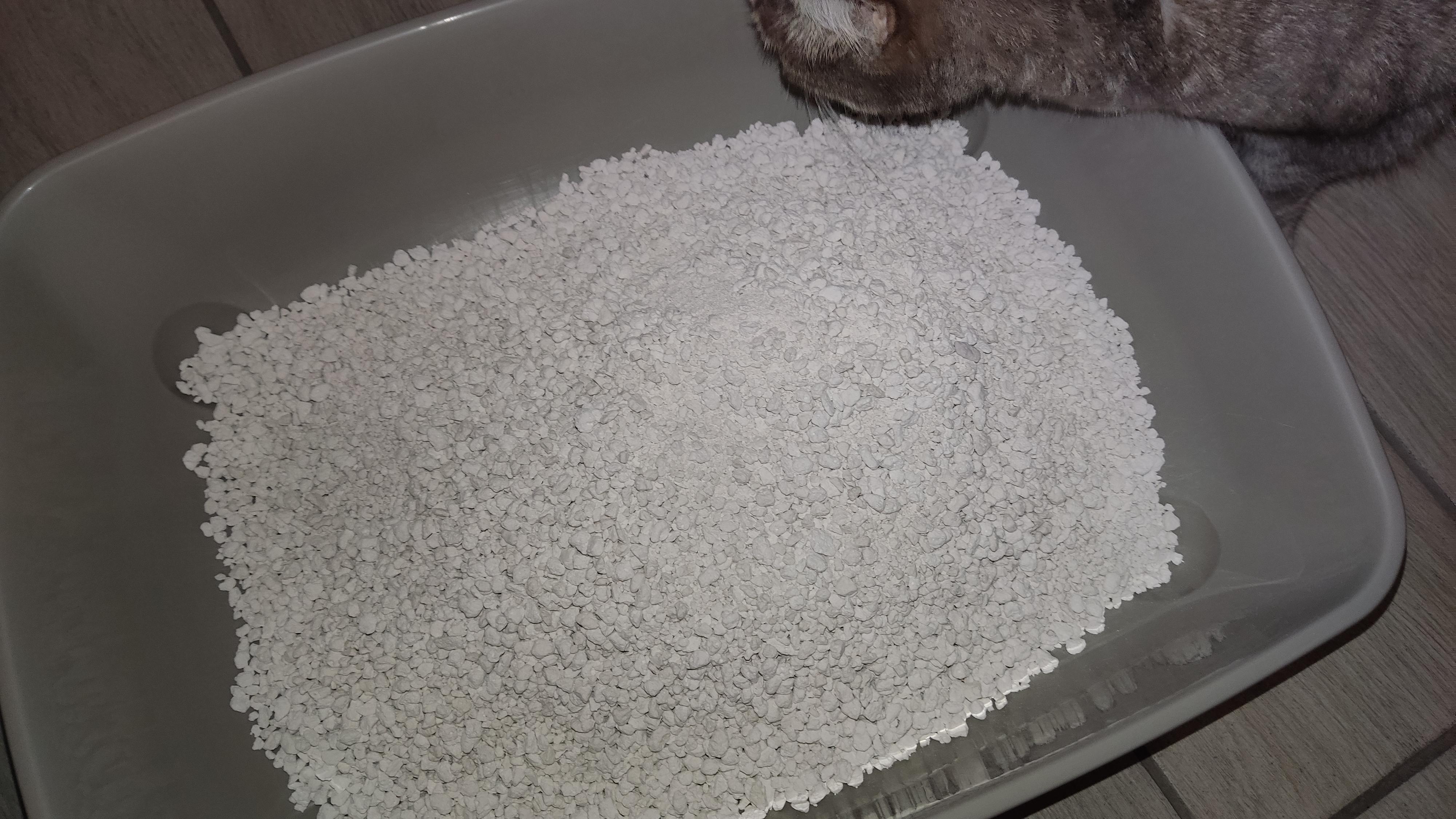 Наповнювач для котячого туалету Catsan Hygiene plus 5 л 9574 у реальних умовах використання від користувача Яна.