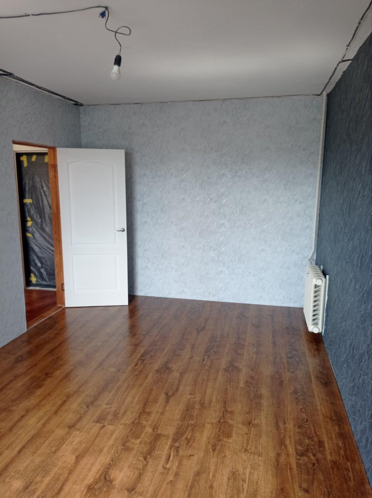 Ламінат King Floor Premium Line V4 дуб честер 32/АС4 8 мм у реальних умовах використання від покупця Макс.