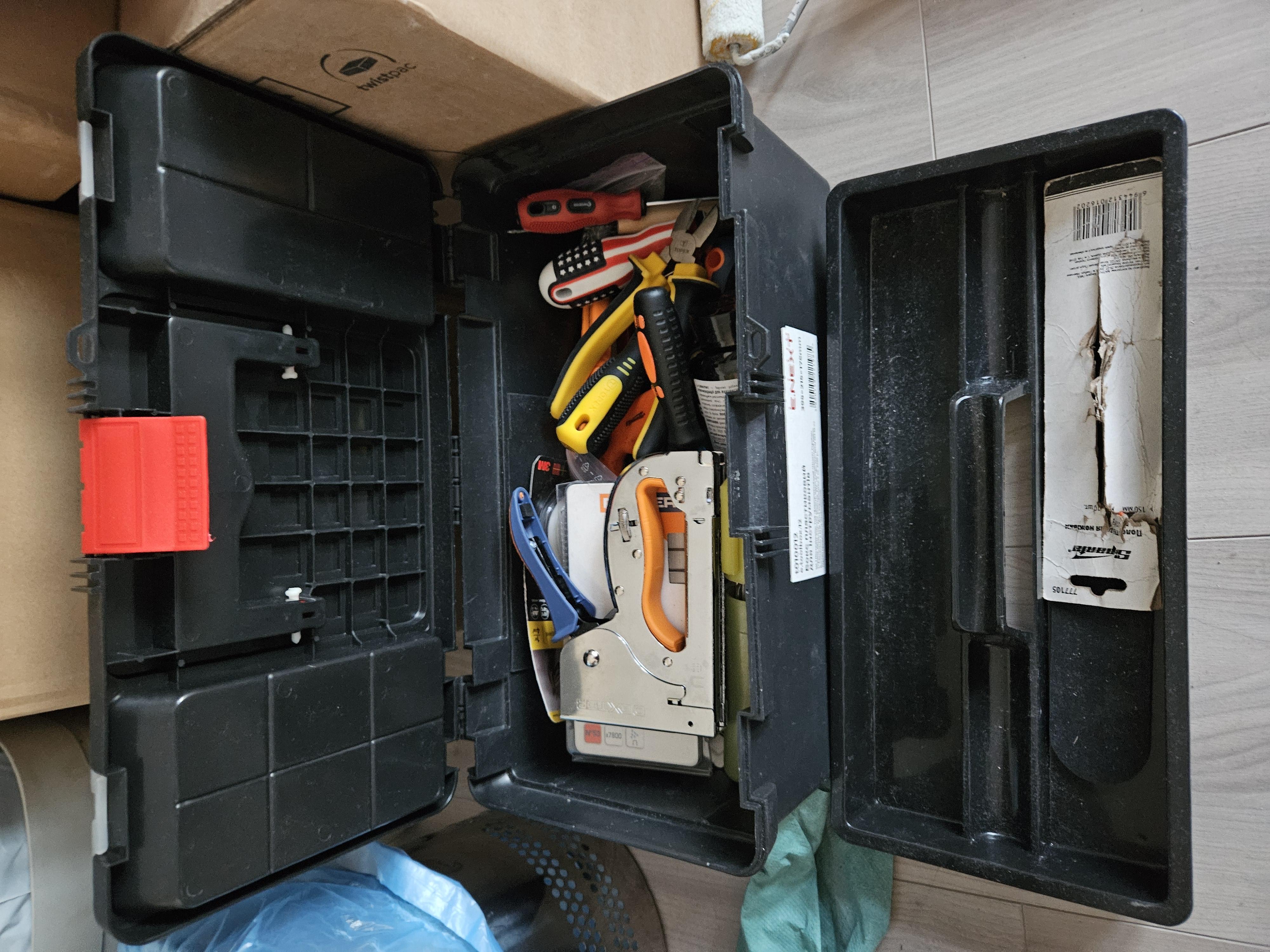 Ящик для ручного инструмента E.NEXT t010012 в реальных условиях использования от пользователя Марта.