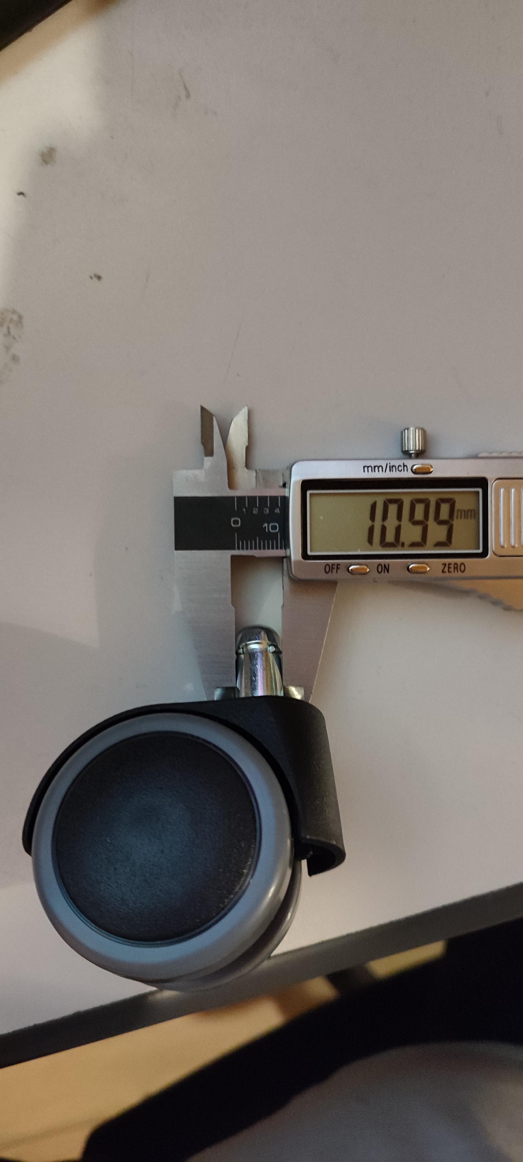 Ролики колёсики для офисного кресла AMF 10 мм 5 шт. в реальных условиях использования от покупателя Андрей.