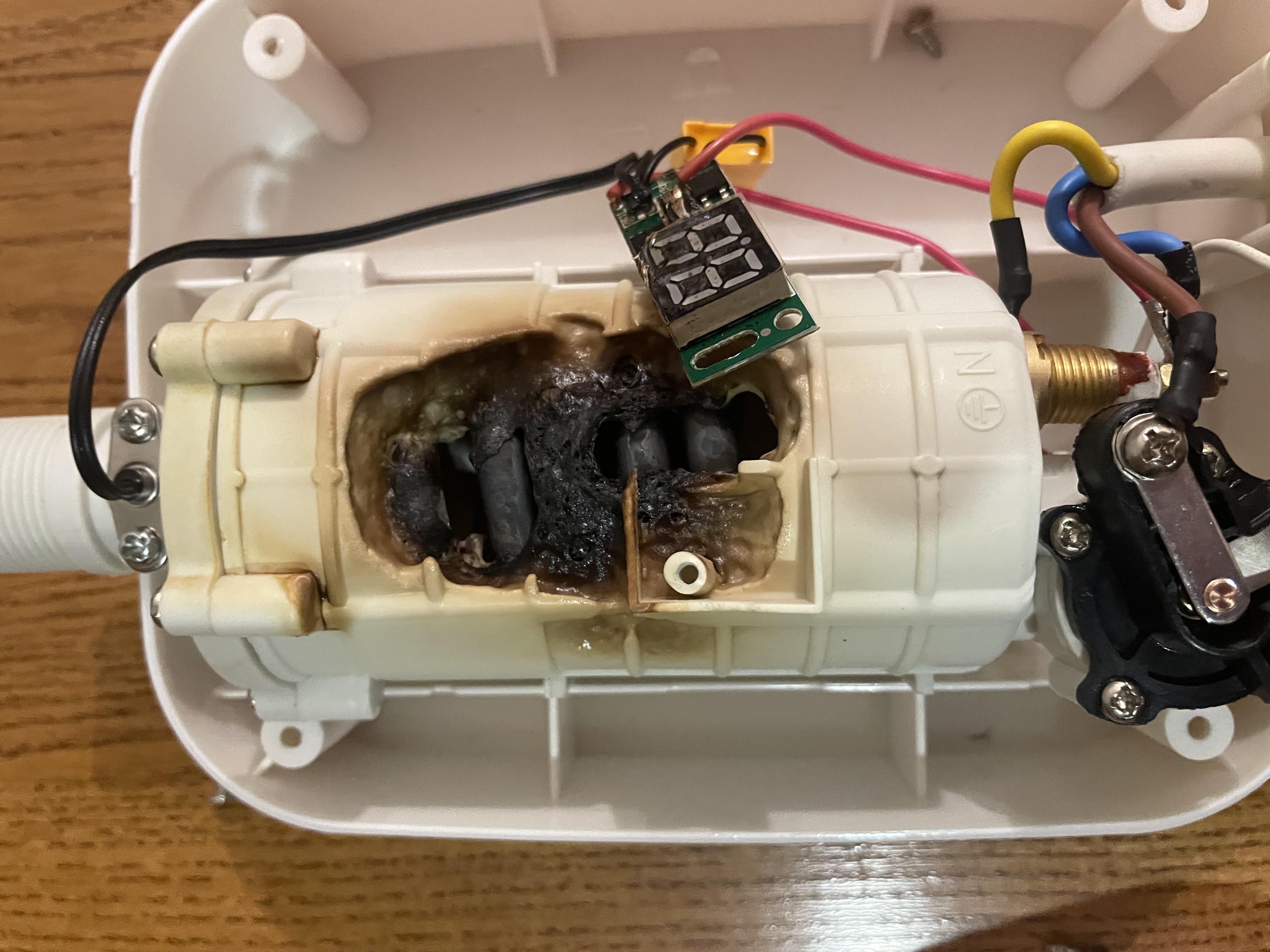 Водонагрівач Delimano RX-021 з душем та екраном (373584689) у реальних умовах використання від покупця Олег.