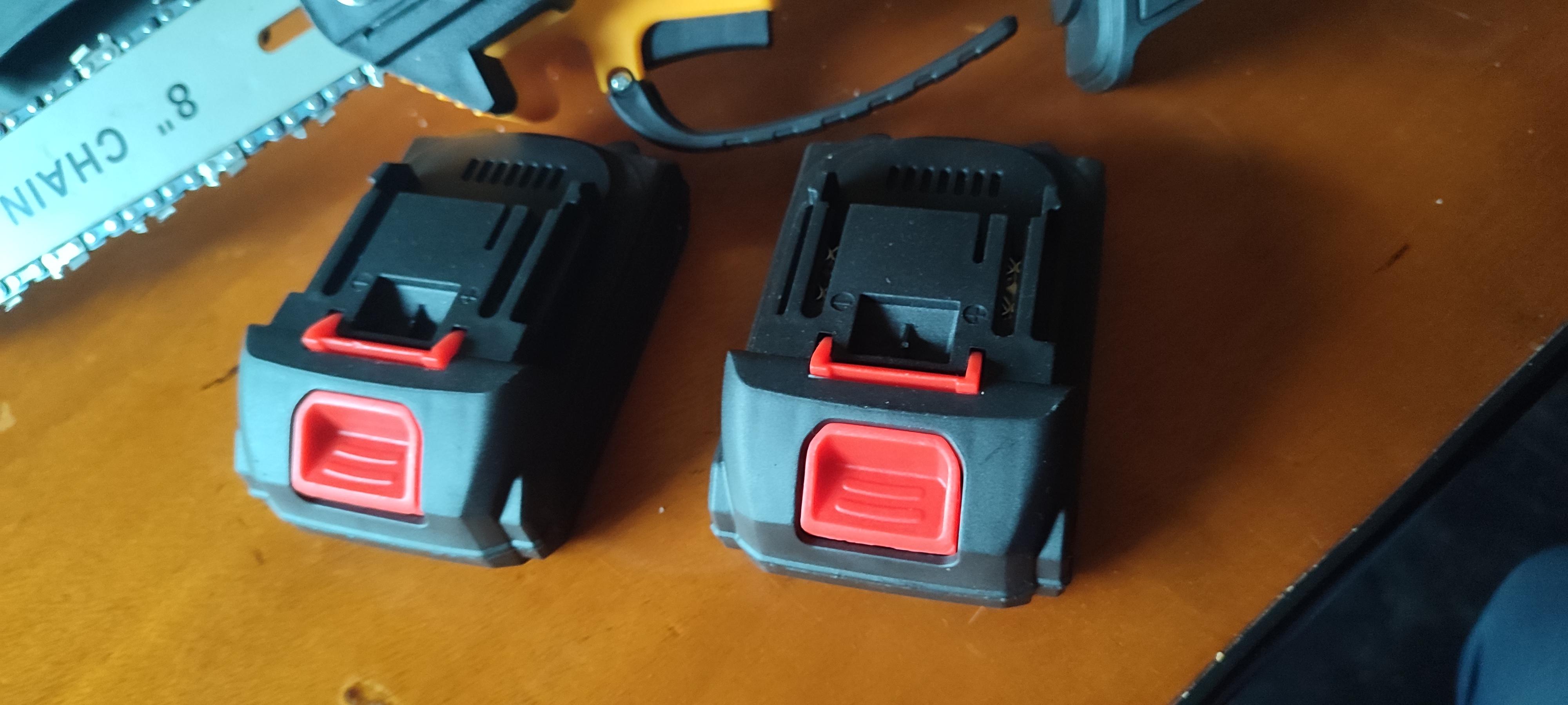 Пила акумуляторна ланцюгова 8" на 2 акумулятори 21V в кейсі (2757576106) у реальних умовах використання від покупця Косттянтин.