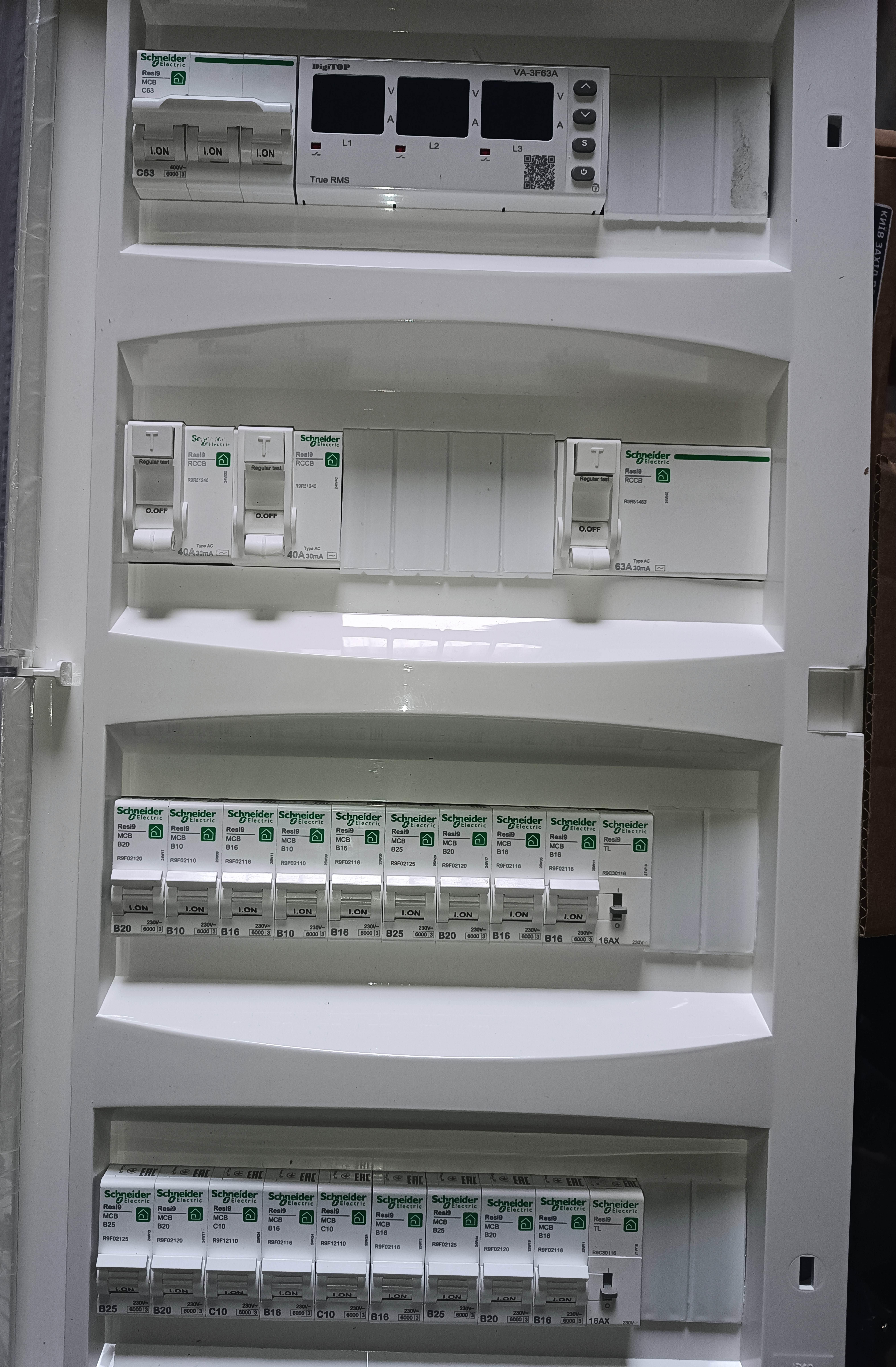 Фото: Реле напряжения и тока DigiTOP VA-3F63A M6W, отправлено пользователем Андрій Реле напряжения и тока DigiTOP VA-3F63A M6W в реальных условиях использования от пользователя Андрій.