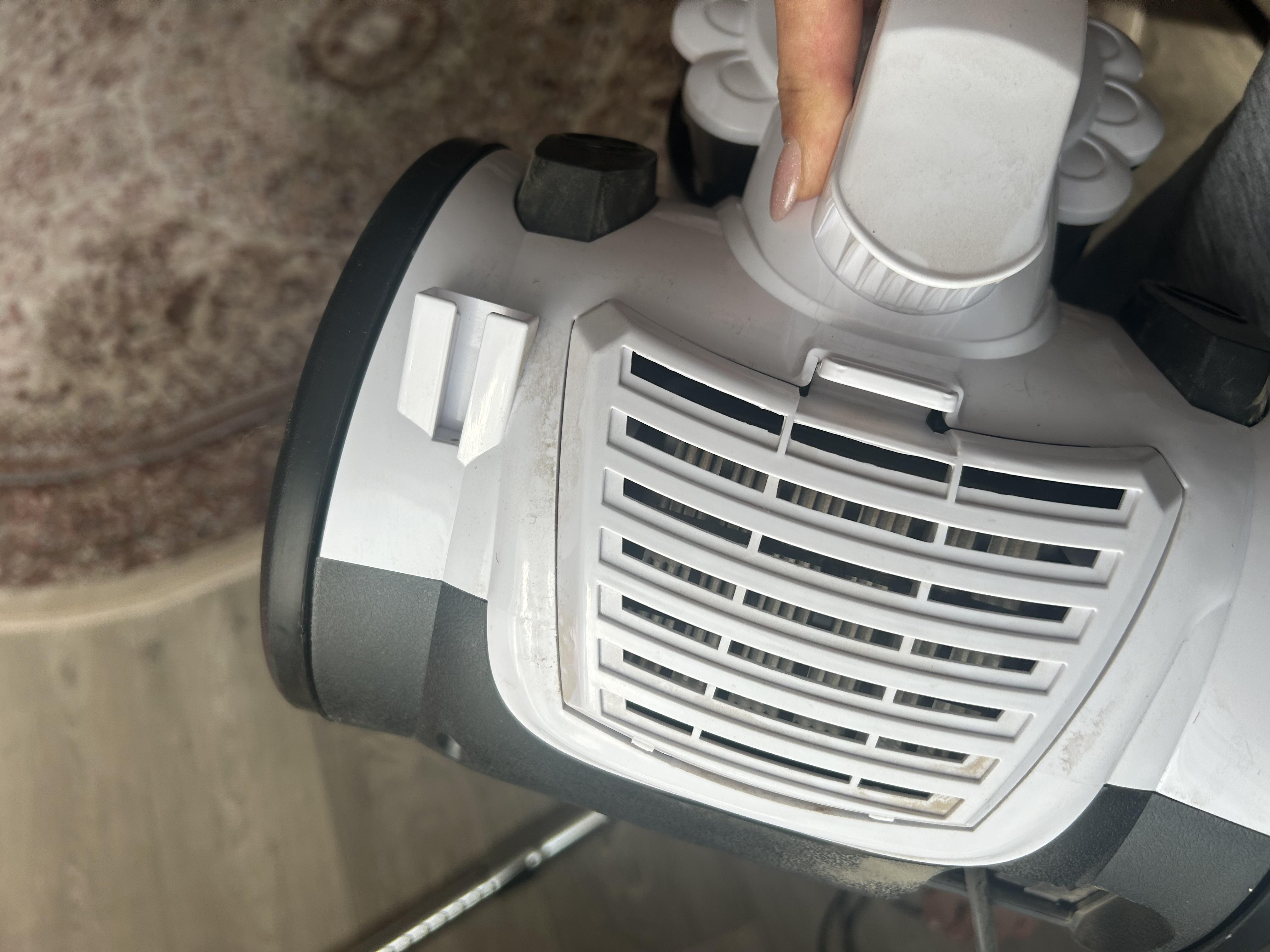 Пылесос EDLER ED-1409WB black/white в реальных условиях использования от покупателя Марина.