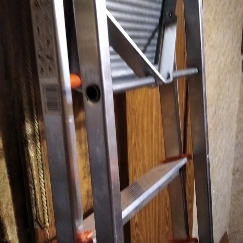 Драбина алюмінієва Меткас ALD7-125 одностороння 7 ступенів 125 кг 2,15 м у реальних умовах використання від покупця Крістіна.