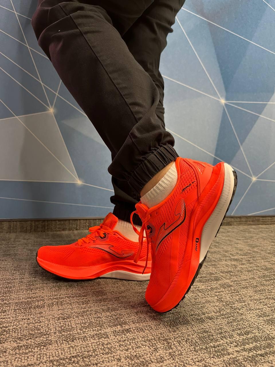 Кроссовки мужские Joma Hispals RHISPS2507 р.42,5 оранжевые в реальных условиях использования от покупателя Сергій.