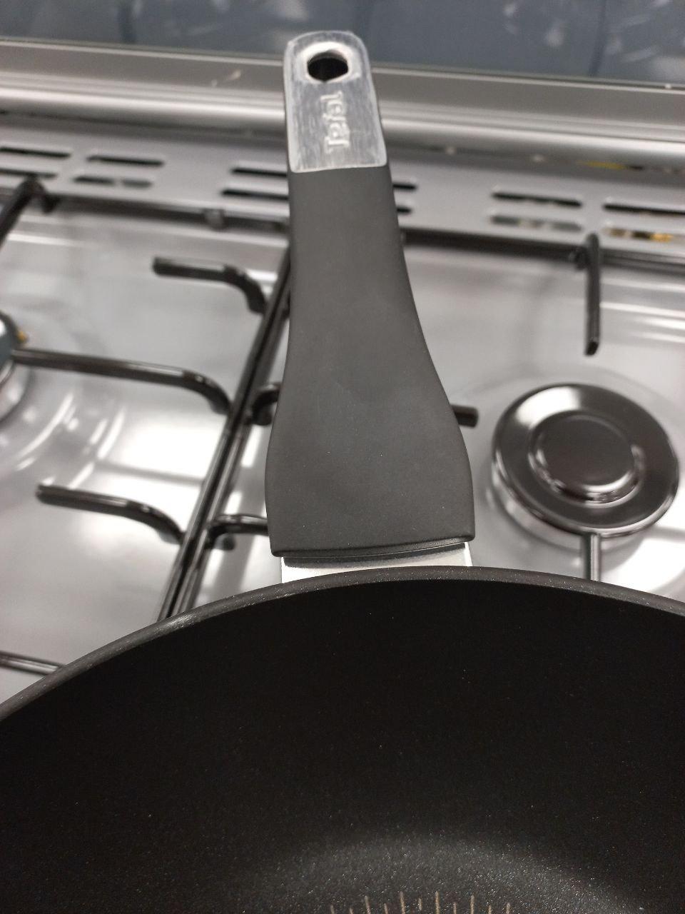 Сковорода wok Tefal Unlimited 28 см G2551972 у реальних умовах використання від користувача Антон Мажанський.