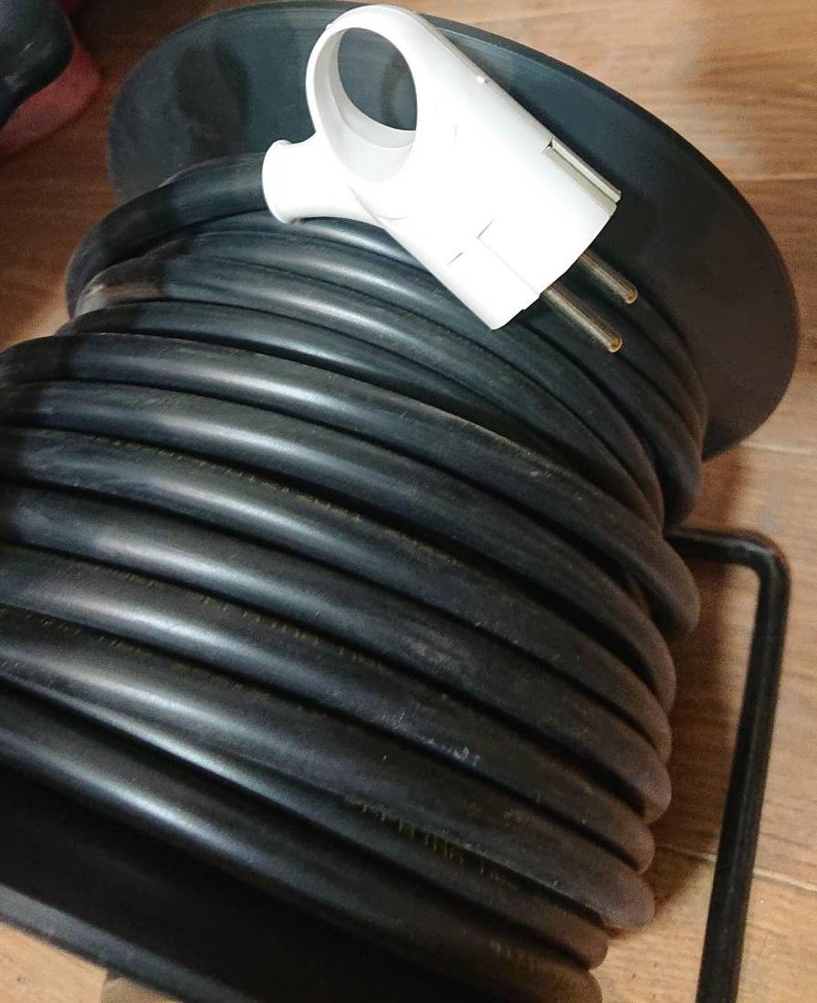 Вилка електрична кутова UP! (Underprice) YK-208-WH із заземленням 220В 16А IP20 пластик білий у реальних умовах використання від покупця Cергій.
