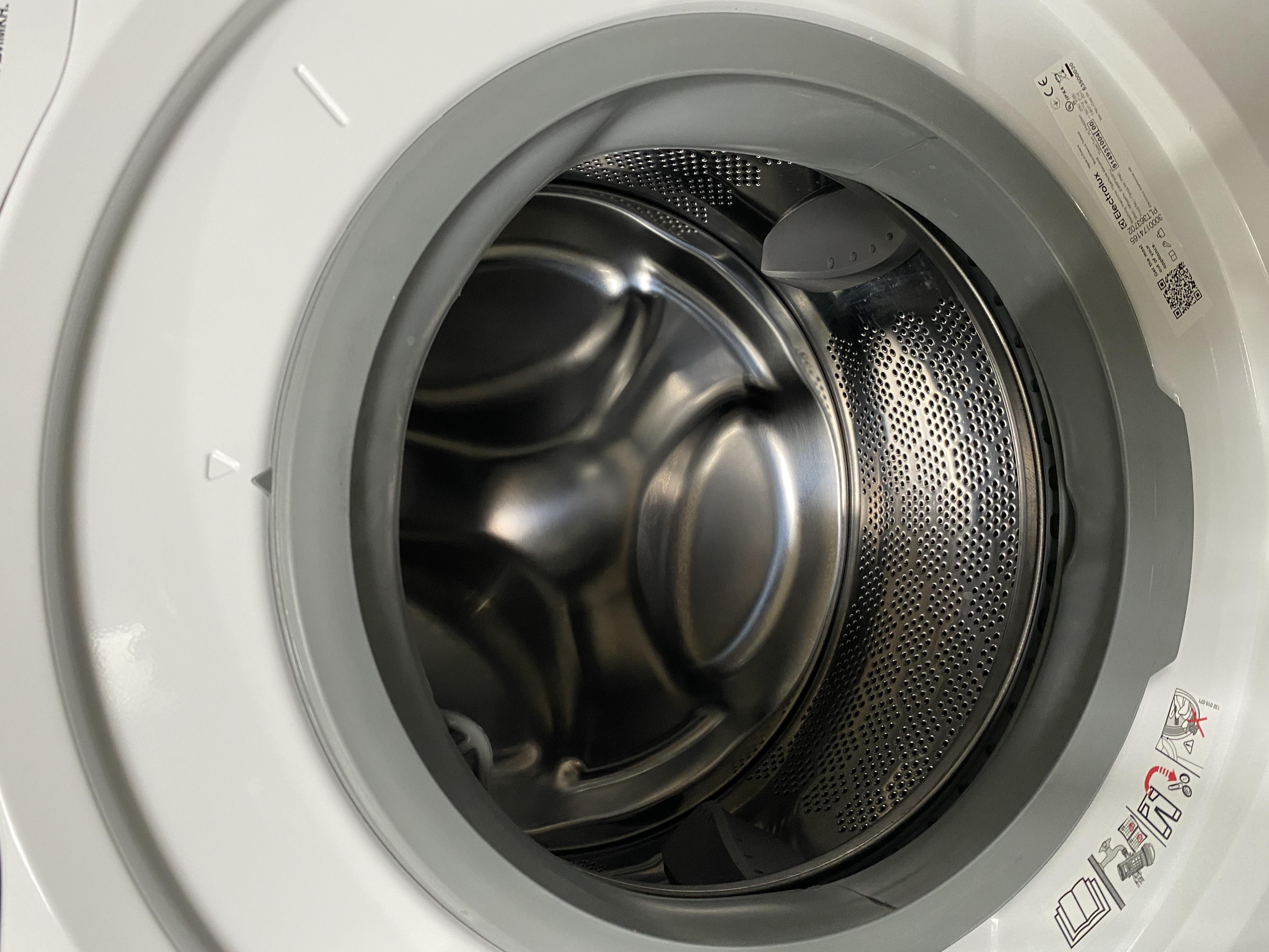 Стиральная машина Electrolux EW6F2281U в реальных условиях использования от покупателя Юлія.