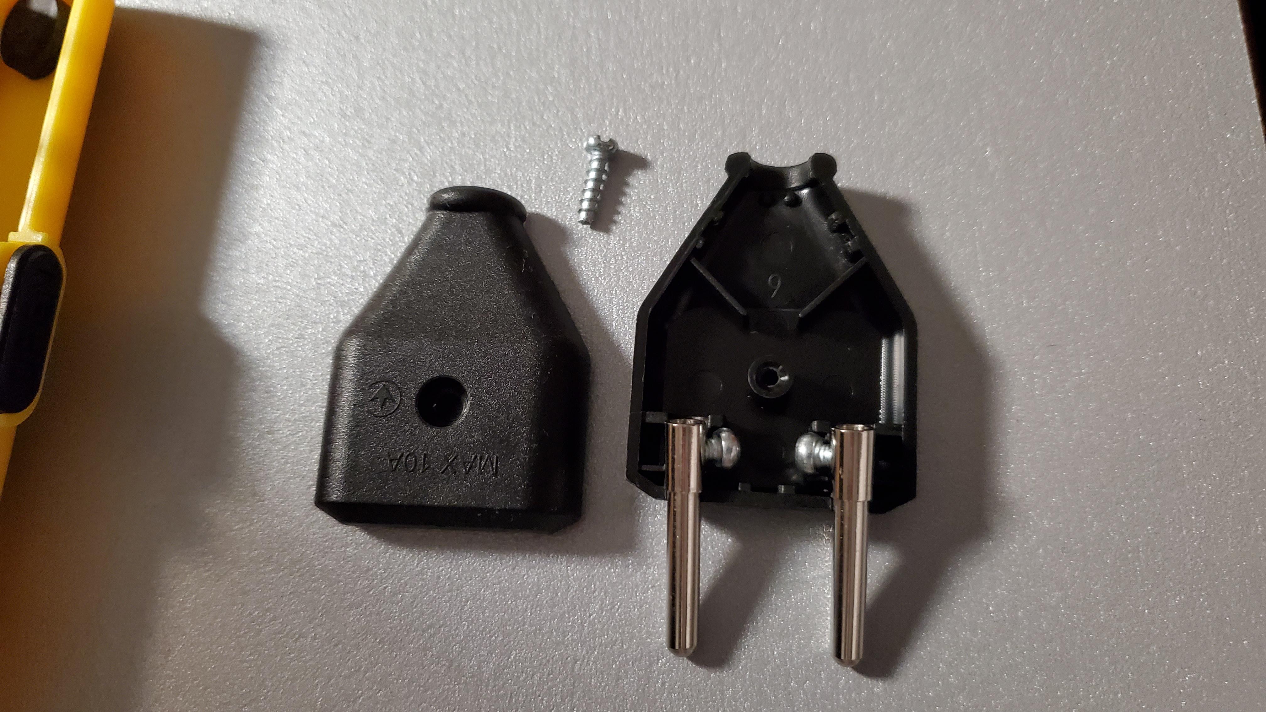 Електровилка Neomax плоска NX1107 без заземлення 250В IP20 пластик чорний у реальних умовах використання від покупця Александр.