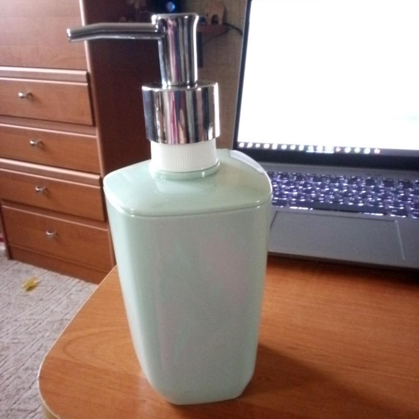Дозатор для жидкого мыла Trento Basic mint в реальных условиях использования от покупателя Надія.