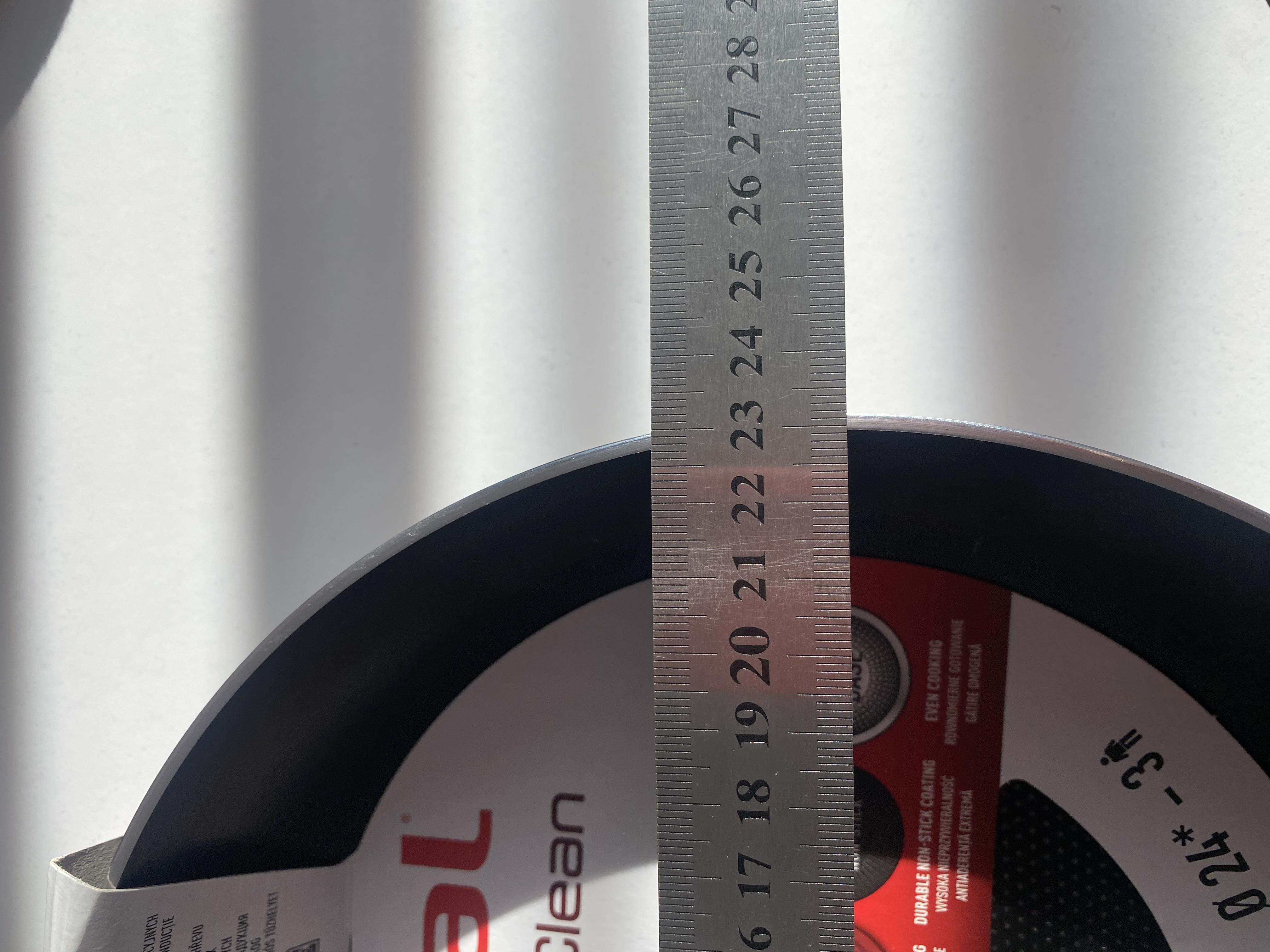 Сковорода Tefal 24 см Simply Clean B5670453 у реальних умовах використання від покупця Олена.