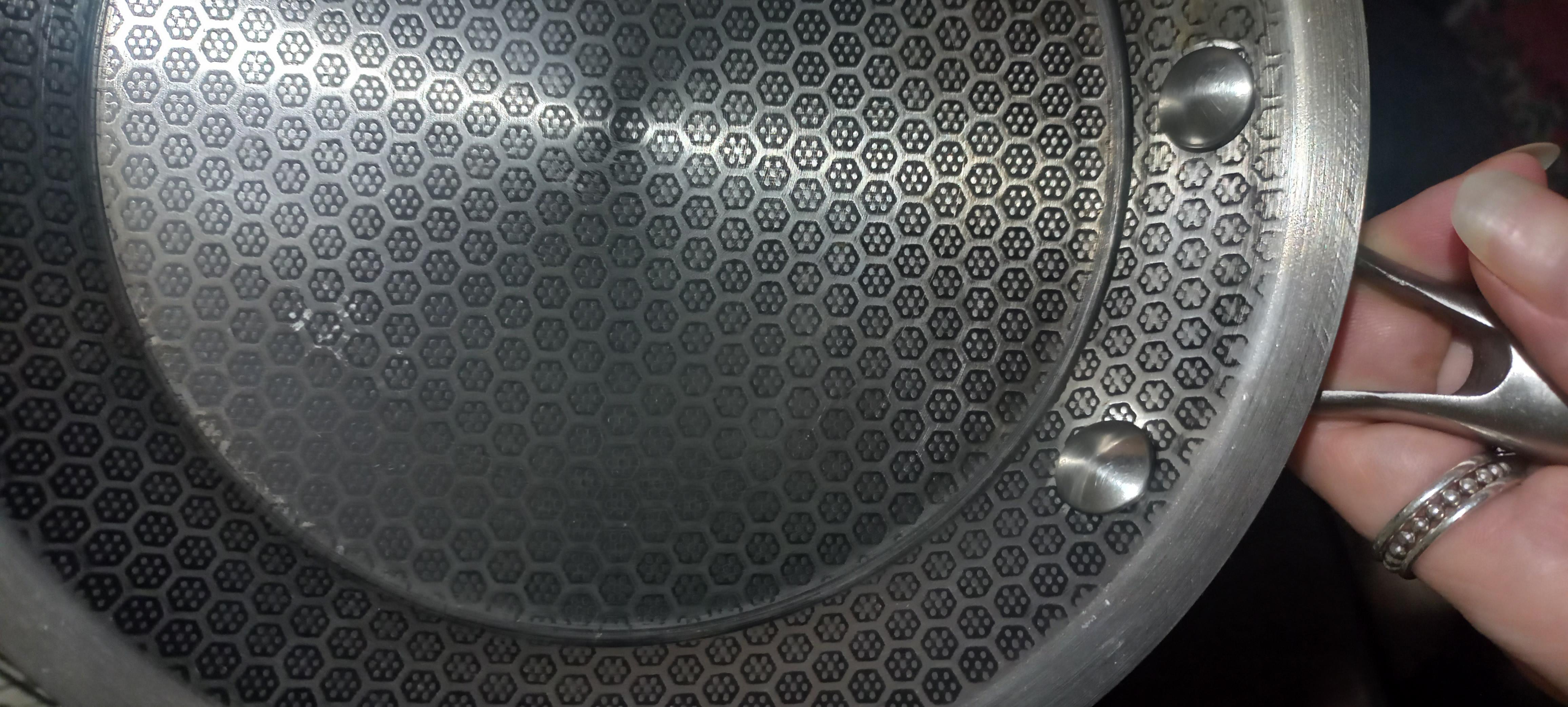 Фото: Сковорода для піци HONEYCOMB A-PLUS з антипригарним покриттям 20 см (3057 CS), надіслане покупцем Альона Сковорода для піци HONEYCOMB A-PLUS з антипригарним покриттям 20 см (3057 CS) у реальних умовах використання від покупця Альона.